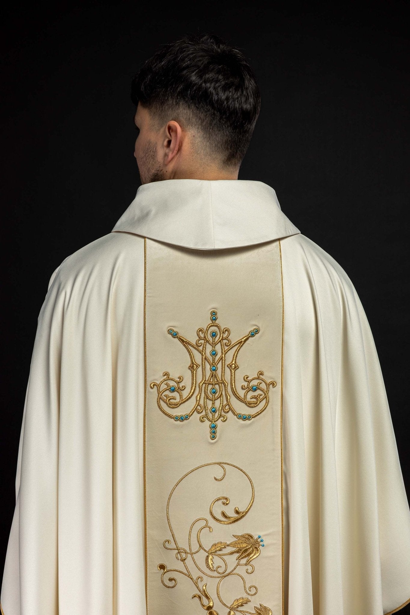 Casulla marfil con galón terciopelo KOR/372/05/53/PA ECRU - CASULLAS.ES