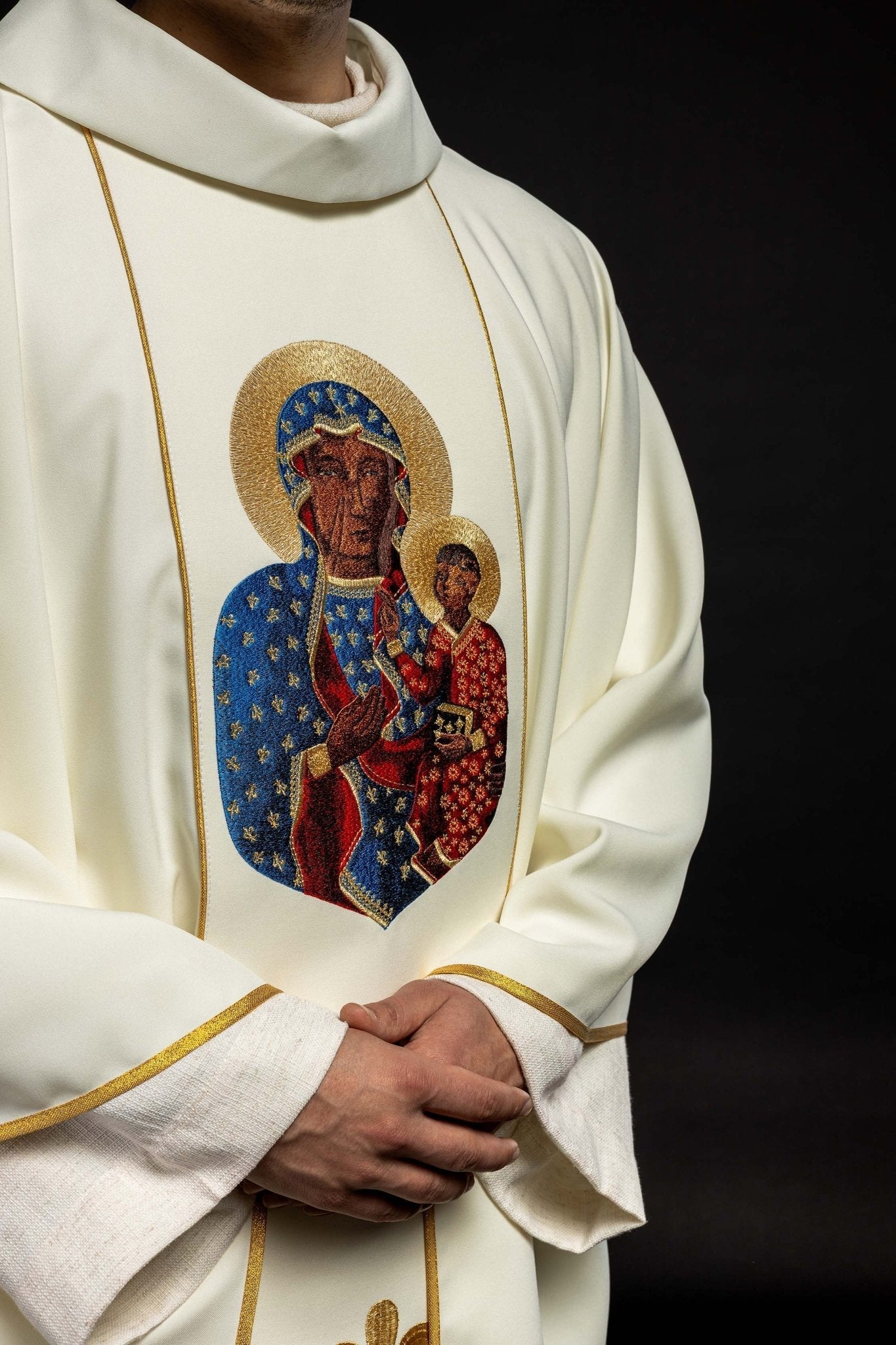 Casulla marfil de Nuestra Señora de Czestochowa KOR/201/05/01 ECRU - CASULLAS.ES