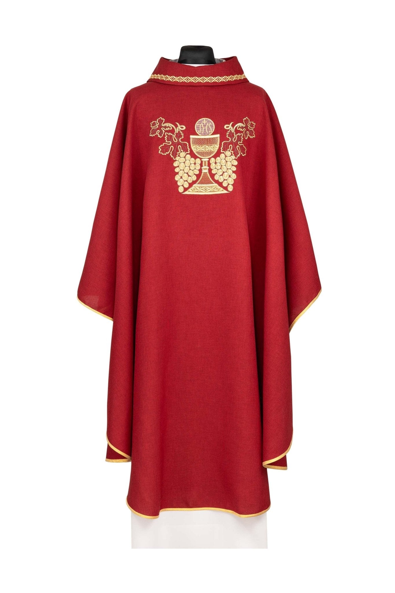 Casulla roja bordada con cáliz y racimo de uvas KDT/7022/02/70 CZERWONY - CASULLAS.ES