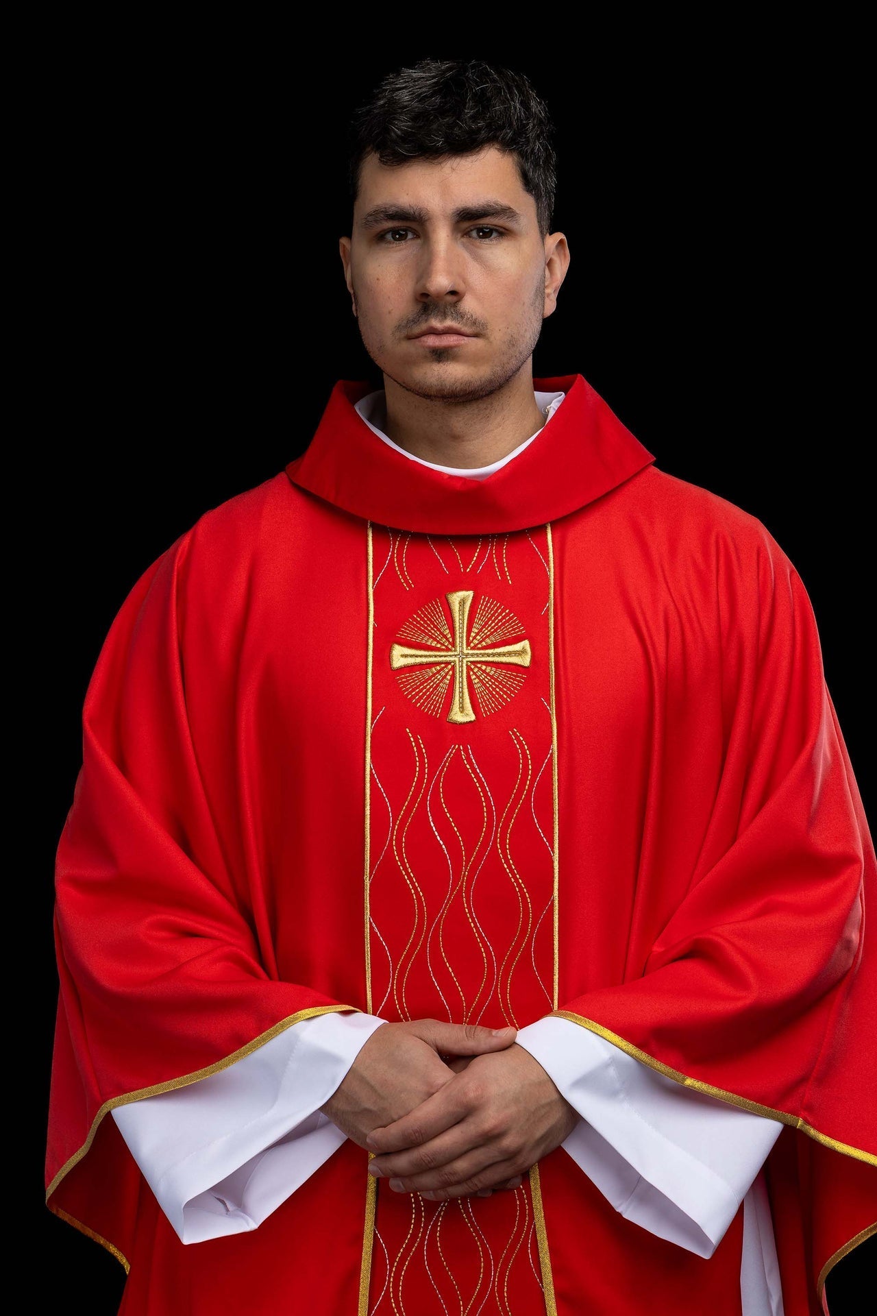 Casulla roja bordada con cruz KOR/277/02/53 - CASULLAS.ES