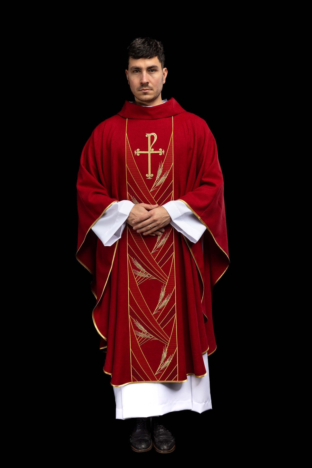 Casulla roja con banda bordada Pax LE/7050/02 - CASULLAS.ES