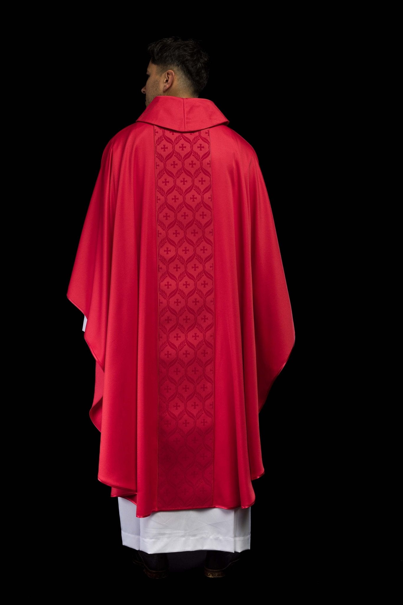 Casulla roja con banda jacquard decorada con cruces KOR/402/02/53 - CASULLAS.ES