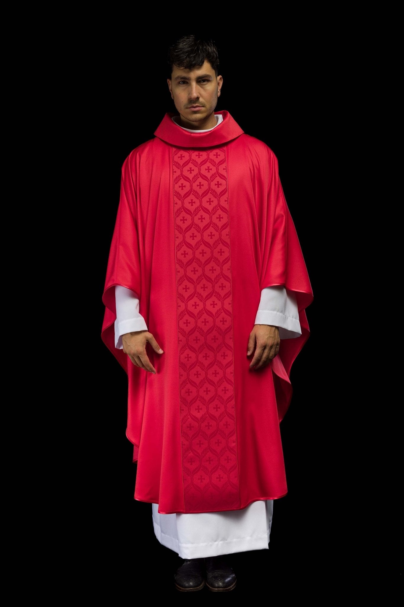 Casulla roja con banda jacquard decorada con cruces KOR/402/02/53 - CASULLAS.ES