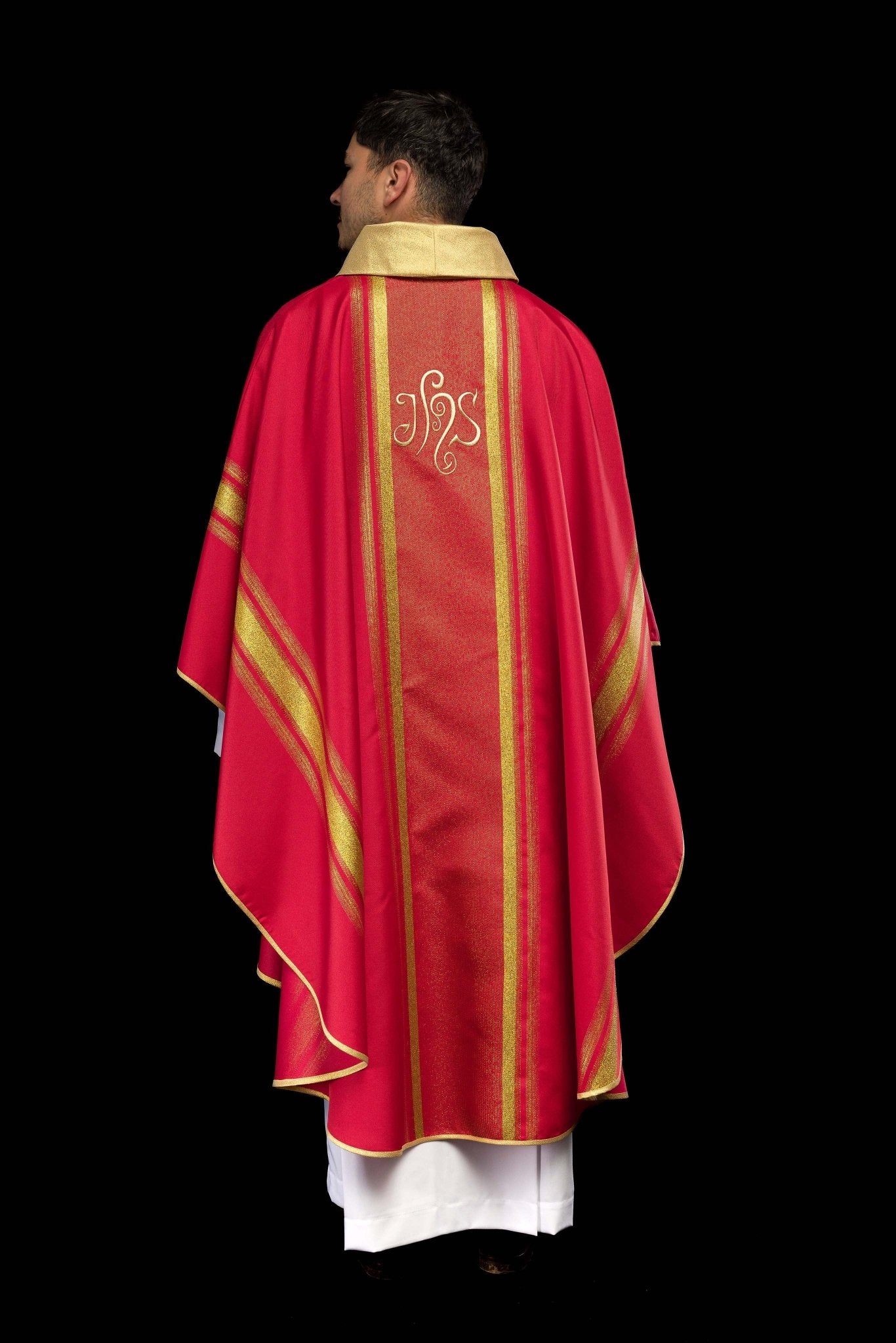 Casulla roja con bordado IHS y rayas dorada KOR/183/02/27 CZERWONY - CASULLAS.ES