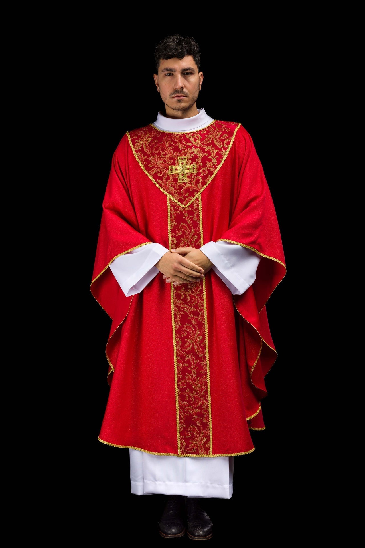 Casulla roja con cruz decorada con tejido jacquard LE/7075/02 - CASULLAS.ES
