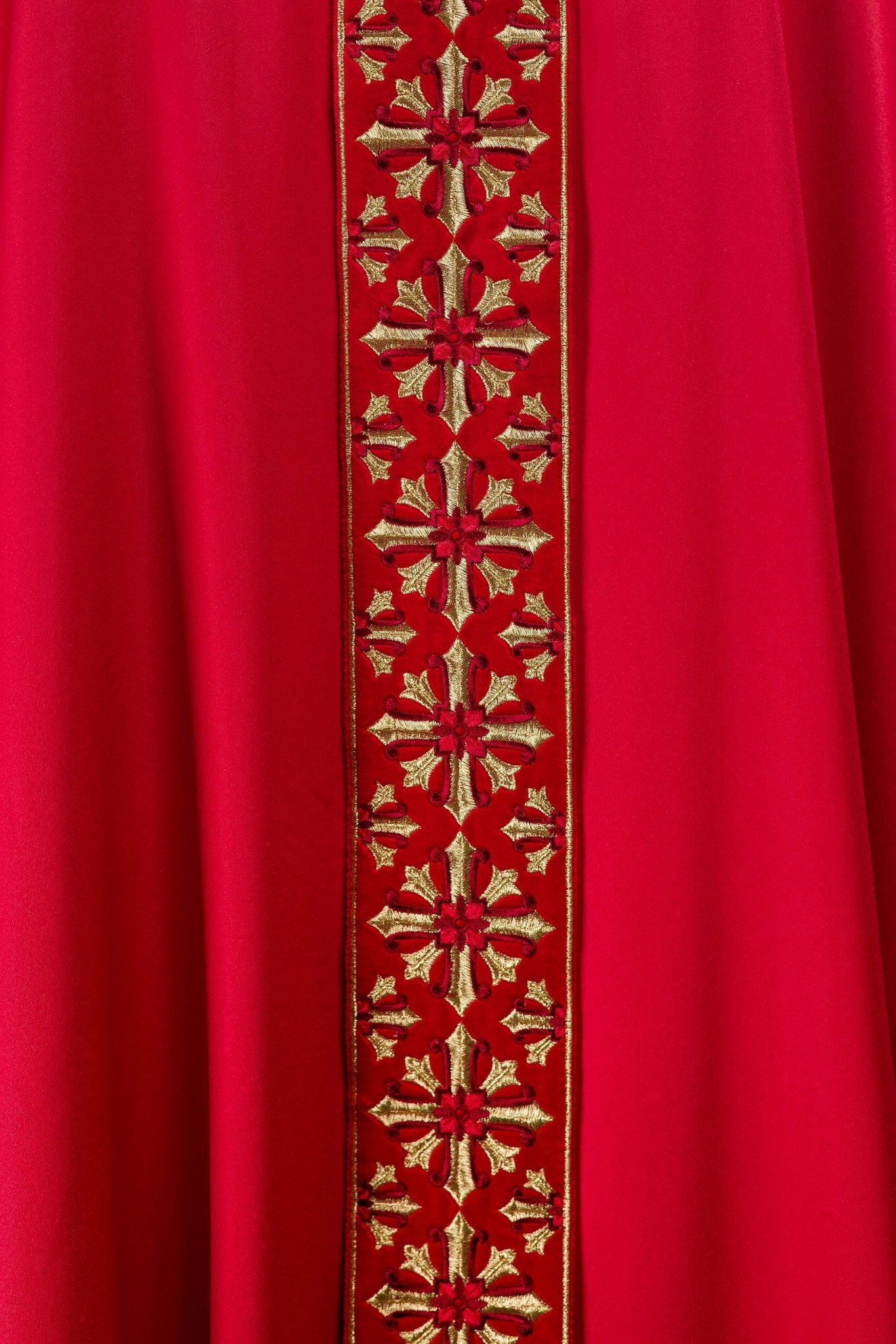 Casulla roja ricamente bordada LE/7026/02 - CASULLAS.ES