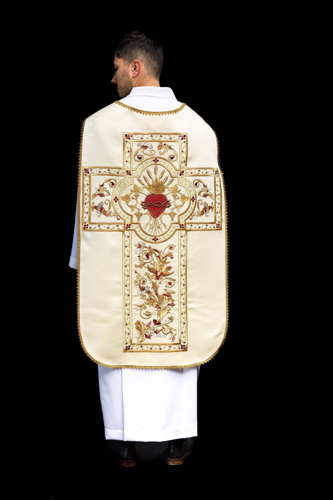 Casulla romana marfil bordada con motivo del Corazón de Jesucristo KOR/199/05/20 - CASULLAS.ES
