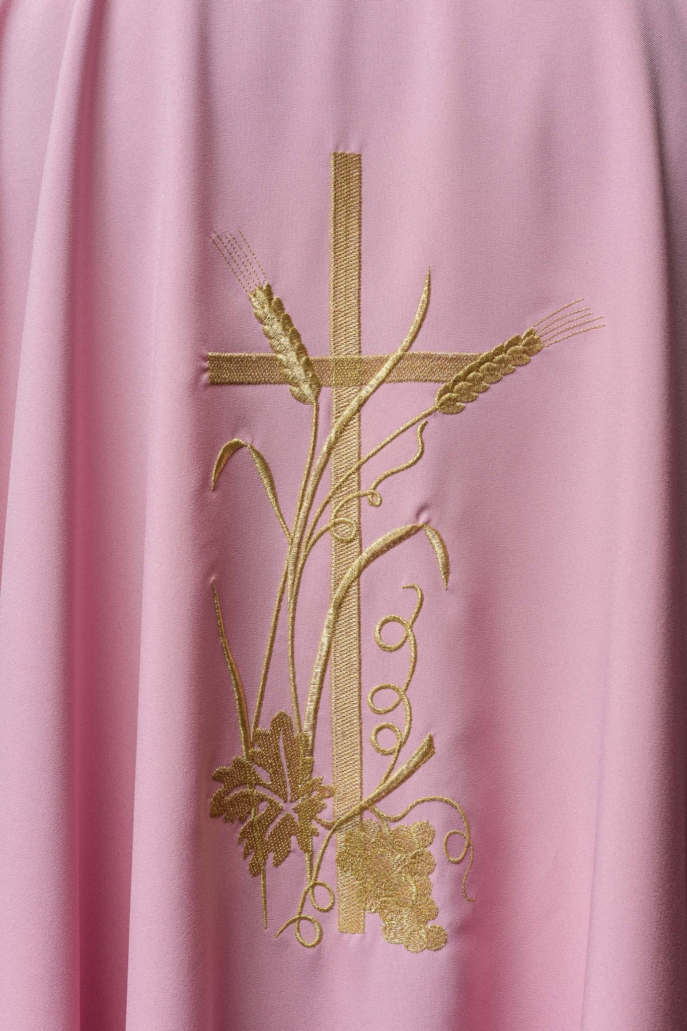 Casulla rosa con bordado dorado Cruz KOR/026/08/12 RÓŻ - CASULLAS.ES