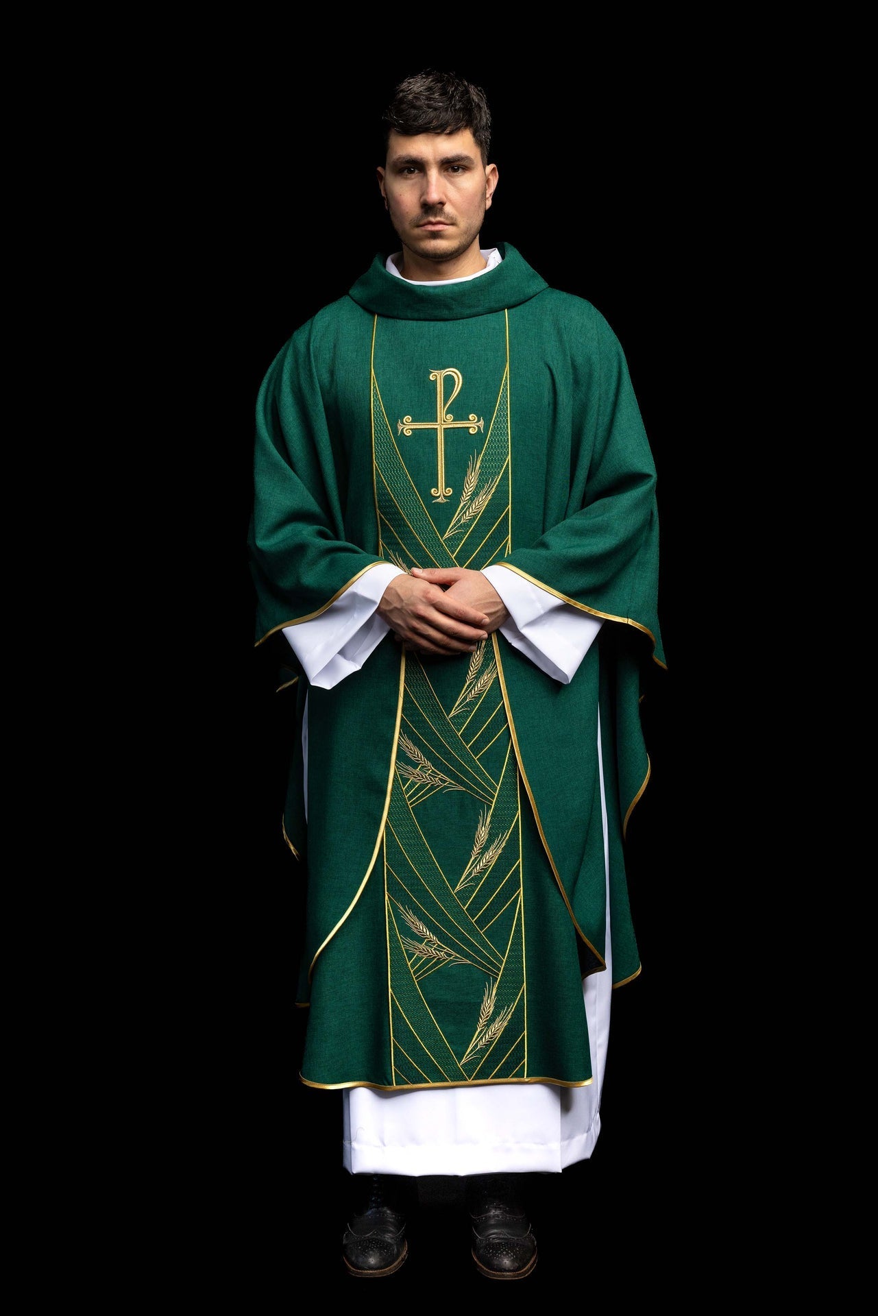 Casulla verde con banda bordada Pax LE/7050/01 - CASULLAS.ES