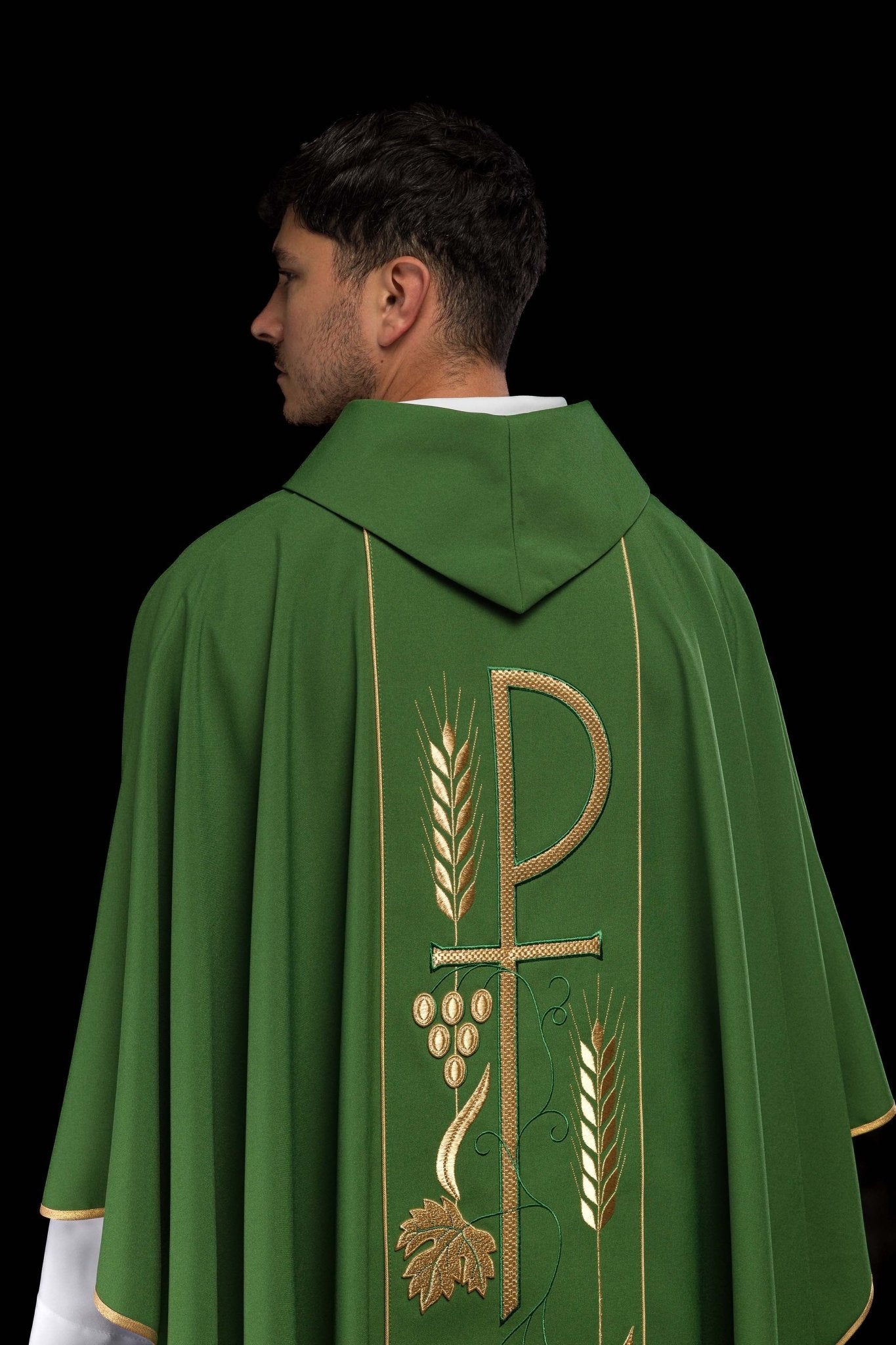 Casulla verde con bordado cáliz e IHS KOR/001/01/01 ZIELONY - CASULLAS.ES