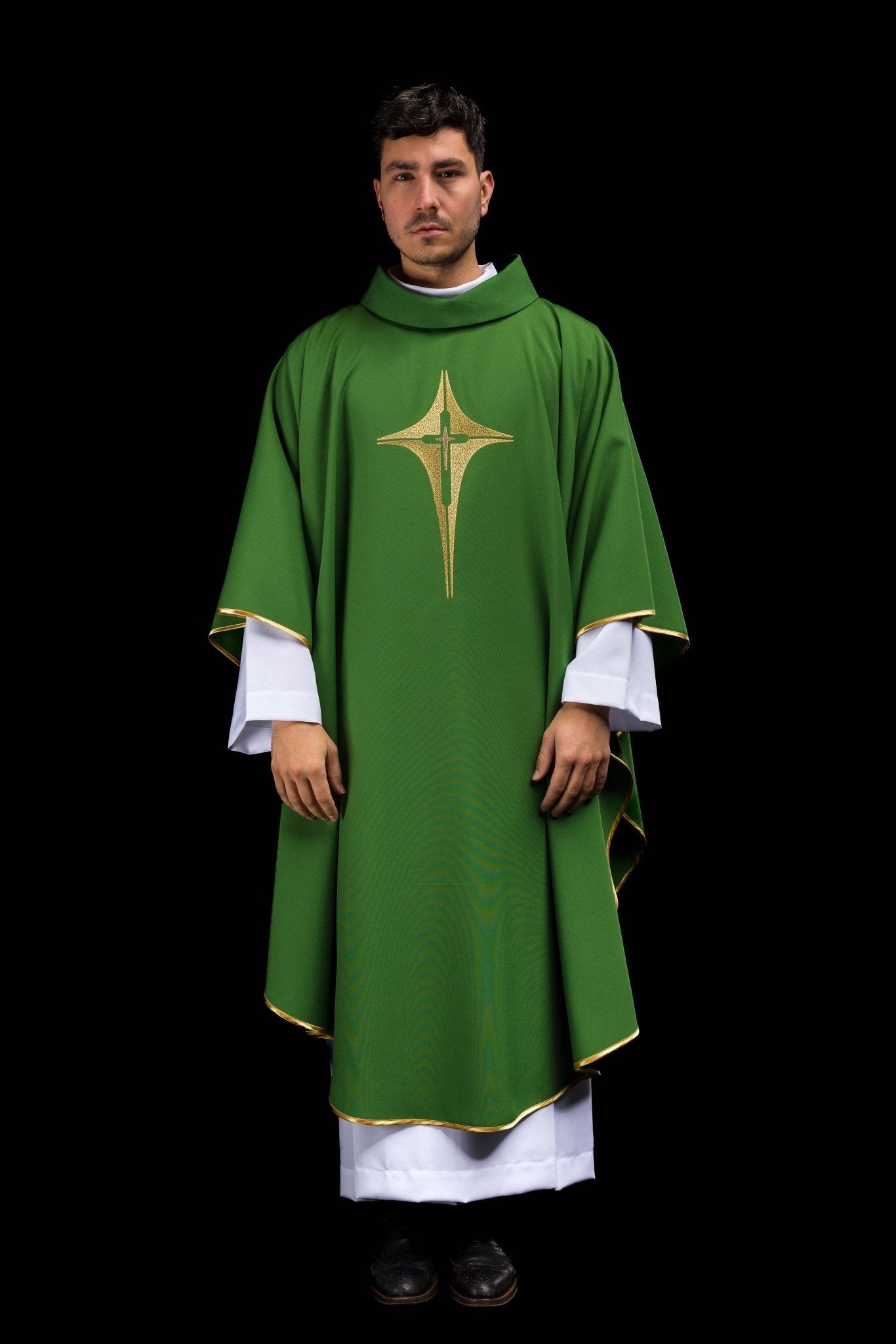 Casulla verde con bordado dorado Cruz KOR/002/01/12 ZIELONY - CASULLAS.ES