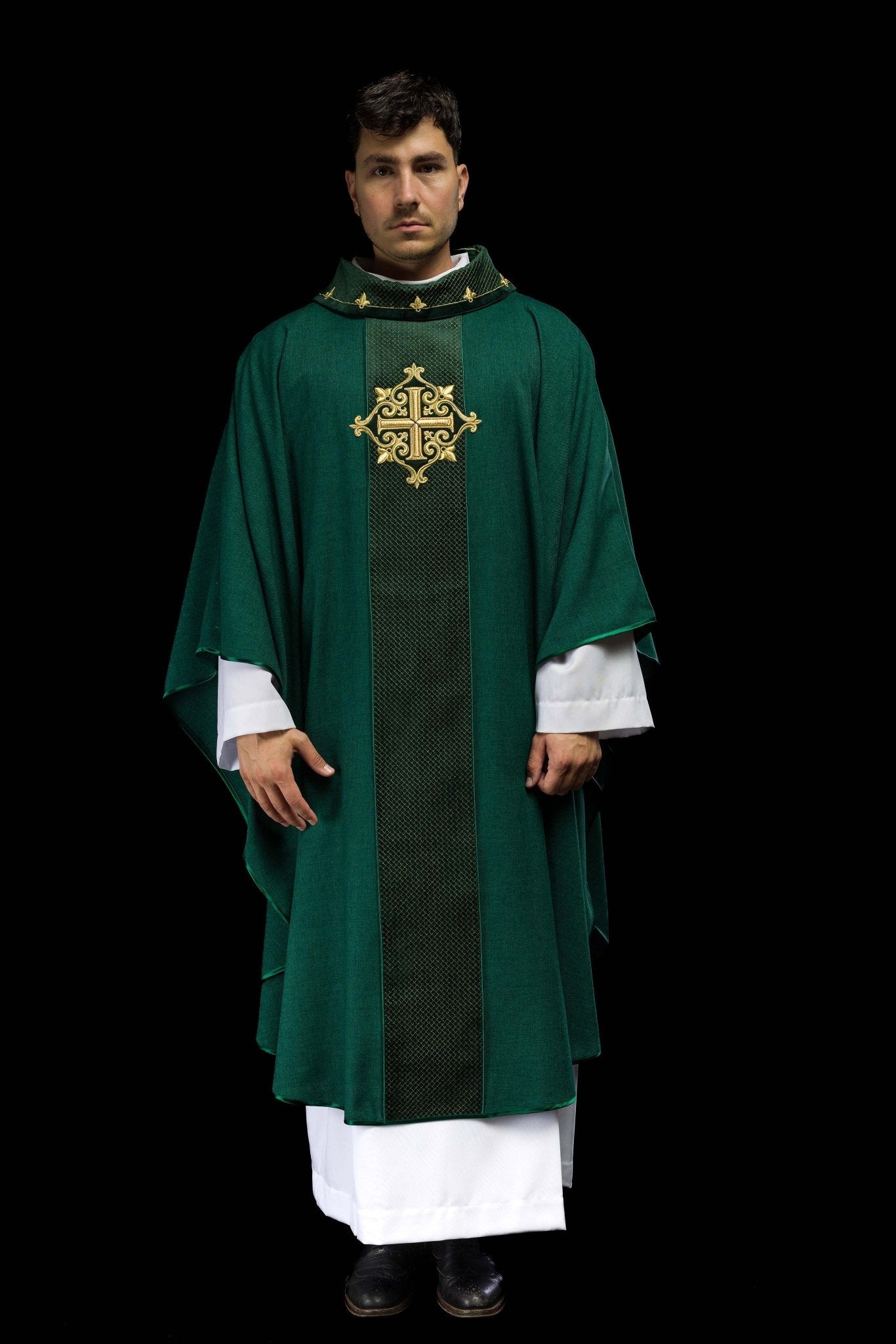 Casulla verde con galón terciopelo ricamente bordado Cruz LE/7029/01 - CASULLAS.ES