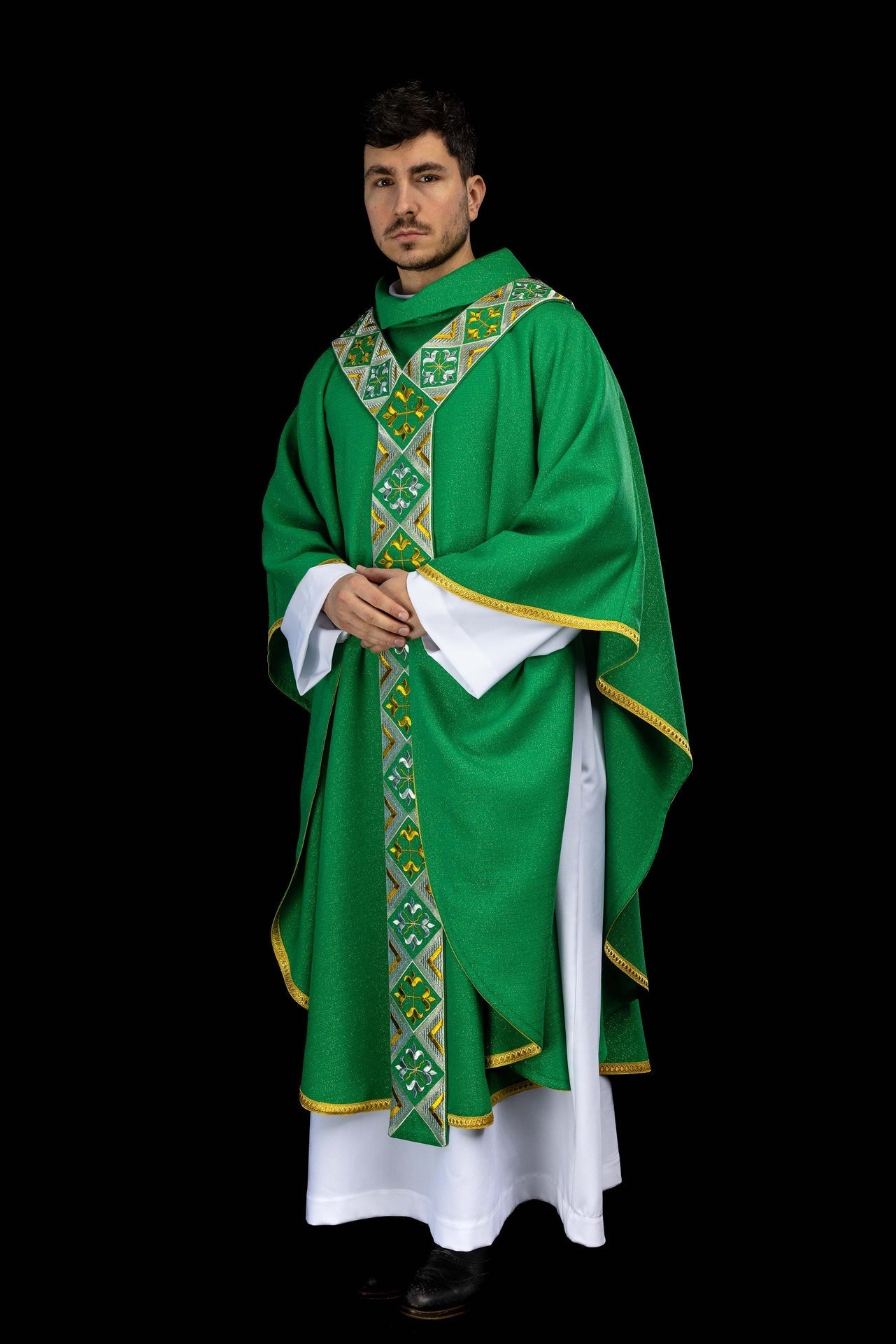 Cíngulo bordado para casulla incluido en el conjunto con la casulla color verde LE/7042/01 - CASULLAS.ES