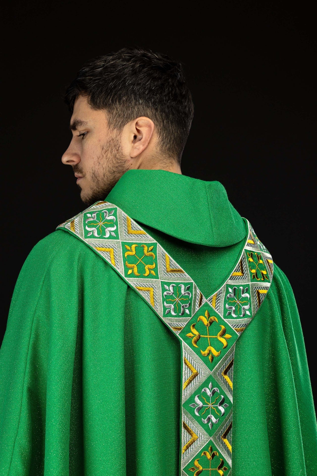 Cíngulo bordado para casulla incluido en el conjunto con la casulla color verde LE/7042/01 - CASULLAS.ES