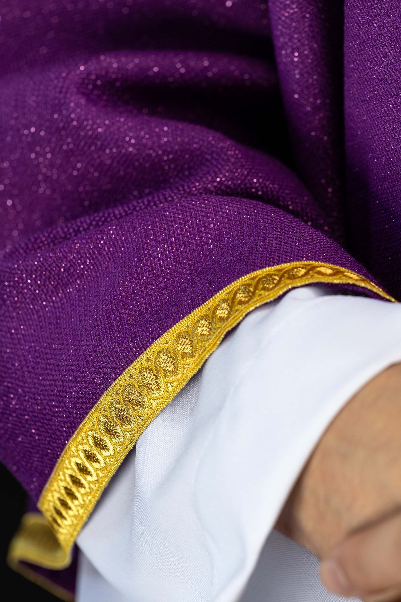 Cíngulo bordado para casulla incluido en el conjunto con la casulla color violeta LE/7042/03 - CASULLAS.ES