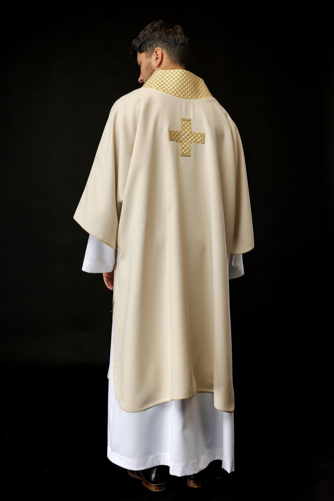 Dalmacia con cruces bordadas y cuello crudo S - 1070 - 05 - 70 - D DALMATYK - CASULLAS.ES