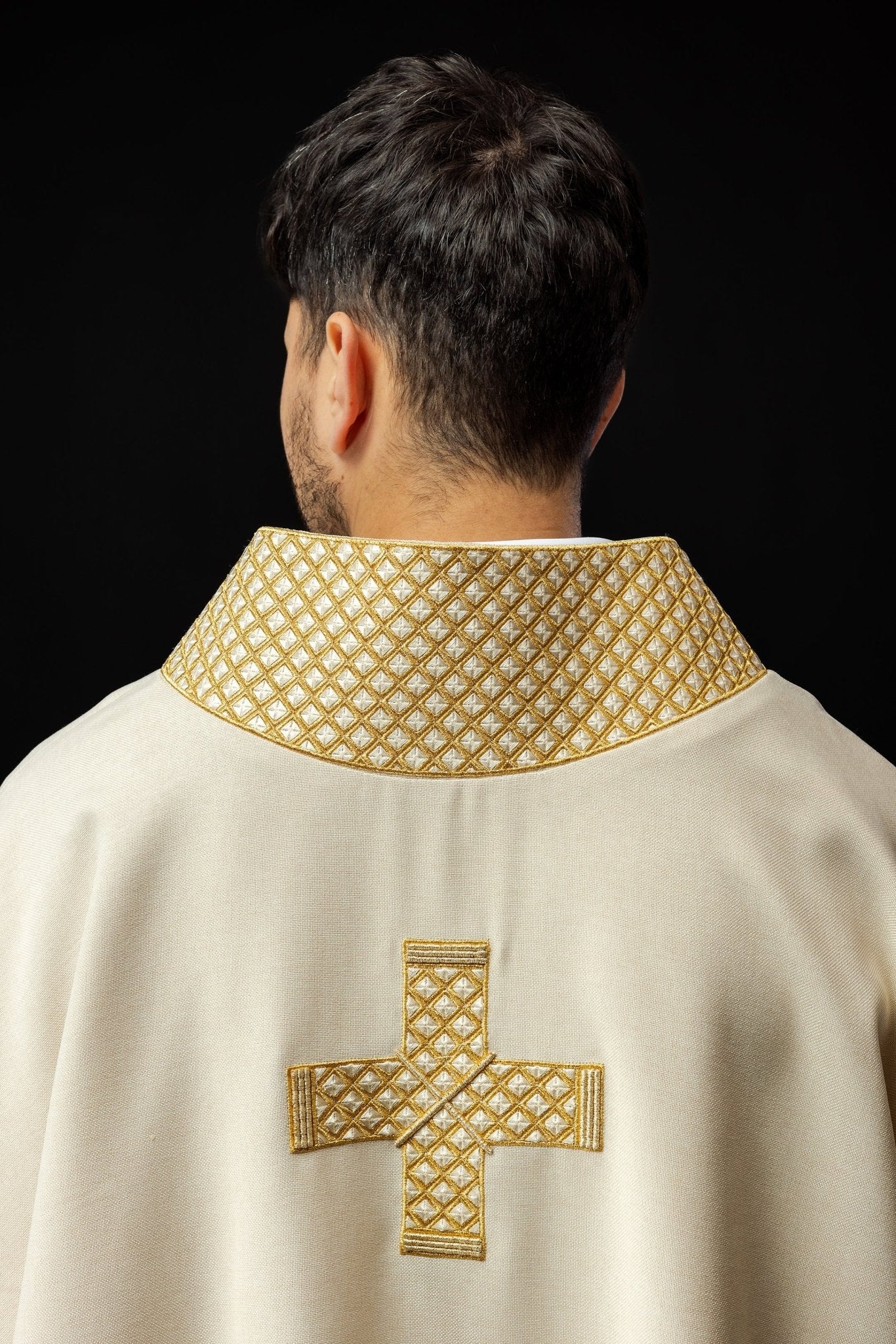 Dalmacia con cruces bordadas y cuello crudo S - 1070 - 05 - 70 - D DALMATYK - CASULLAS.ES
