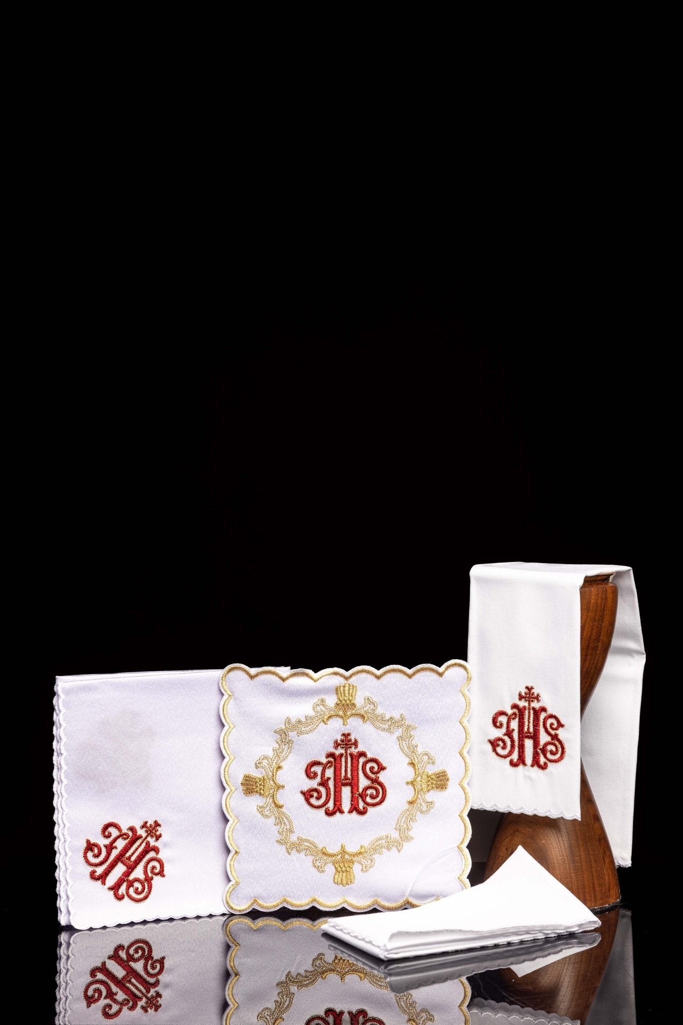 Juego de altar con bordado rojo KK/038 - CASULLAS.ES