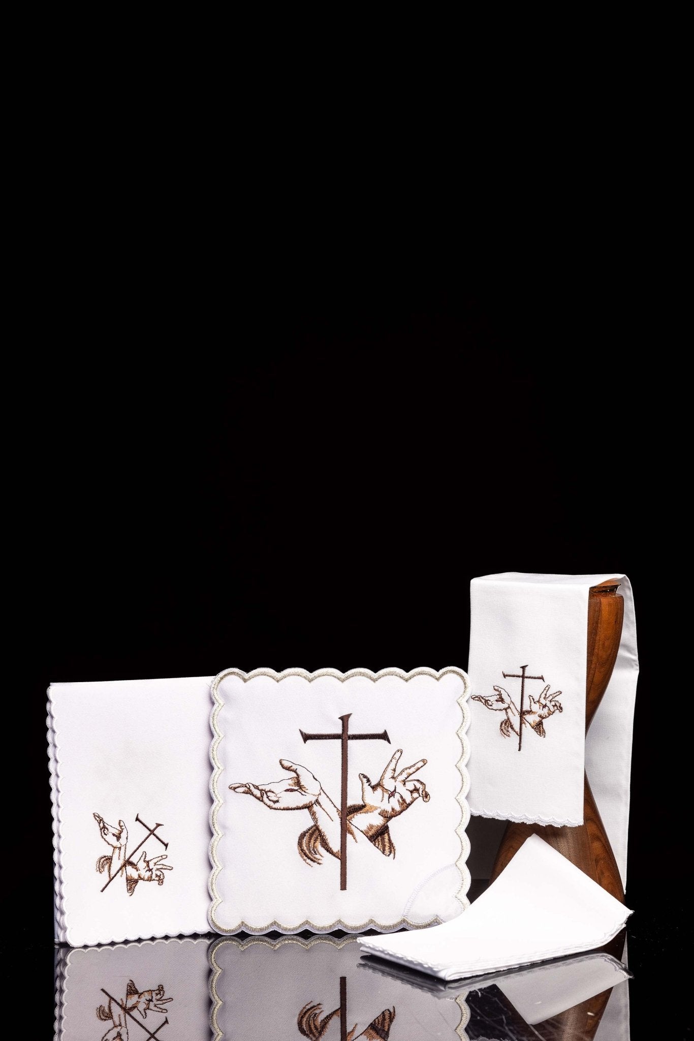 Juego de altar con un símbolo bordado franciscano KK/022 - CASULLAS.ES