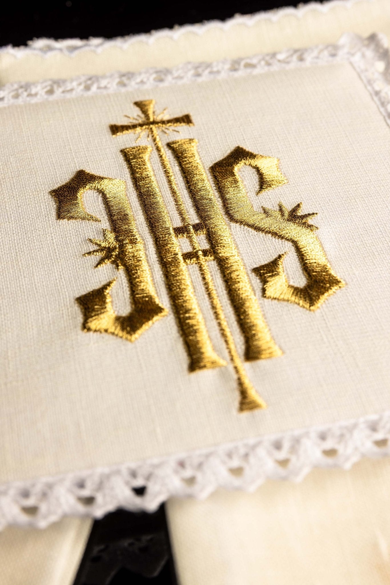 Juego de altar lino con bordado IHS KKL/029/C1 - CASULLAS.ES