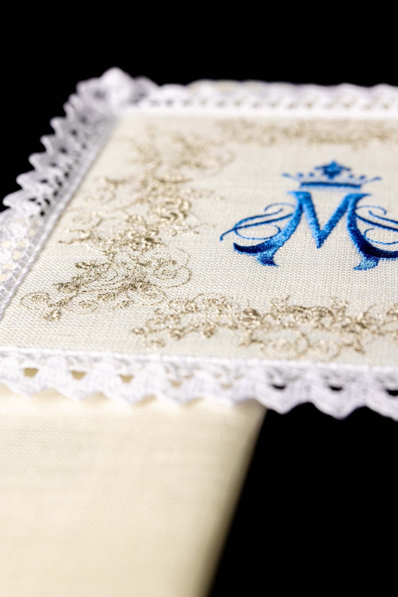 Juego de altar lino con bordado Mariano KKL/161 - CASULLAS.ES