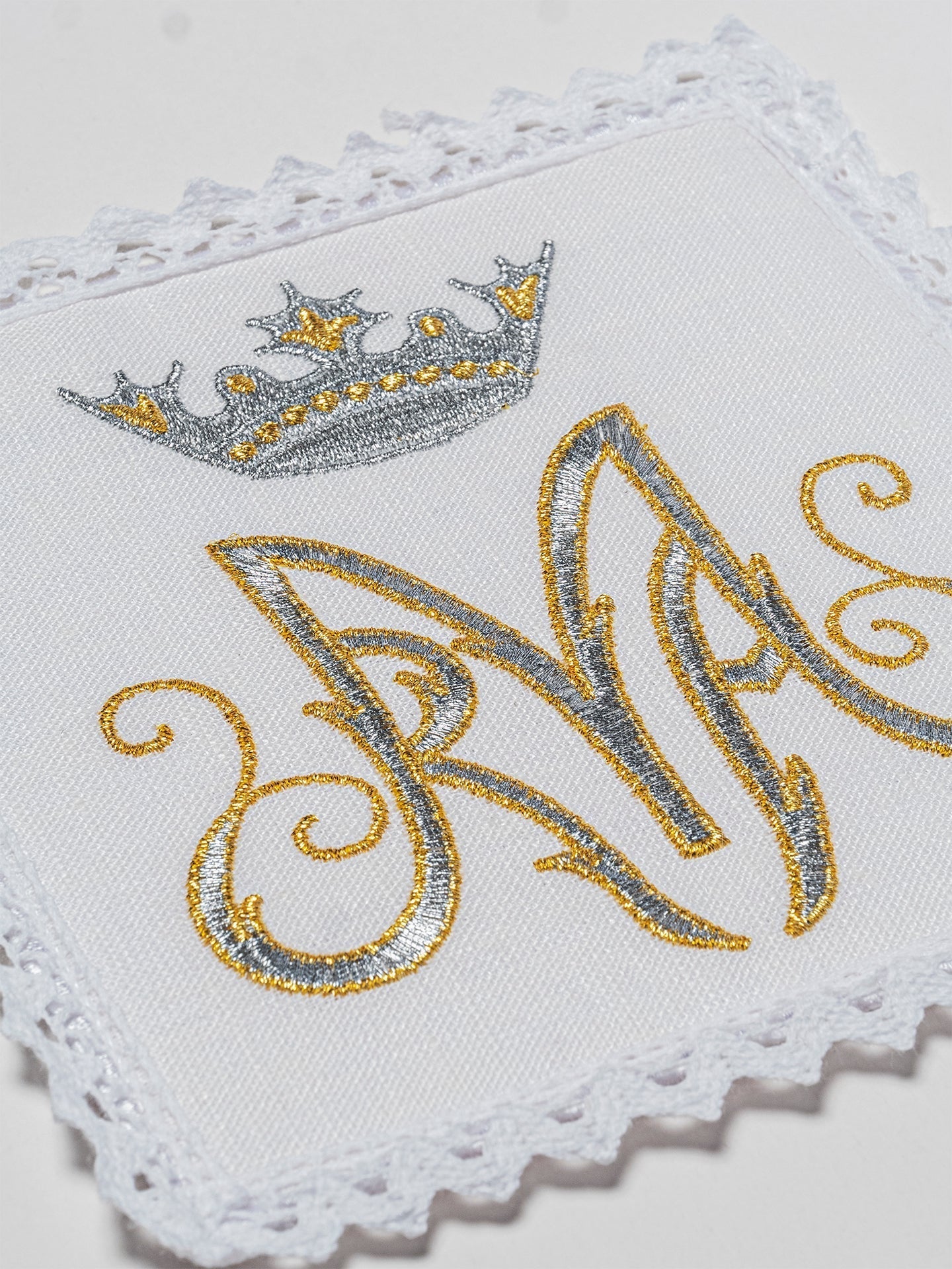 Juego de altar lino con bordado Mariano KKL/003/C2 - CASULLAS.ES