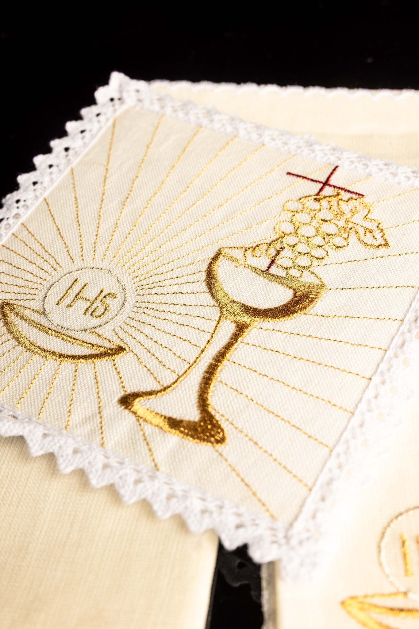Juego de altar lino con sencillo bordado dorado Cáliz KKL/089 - CASULLAS.ES
