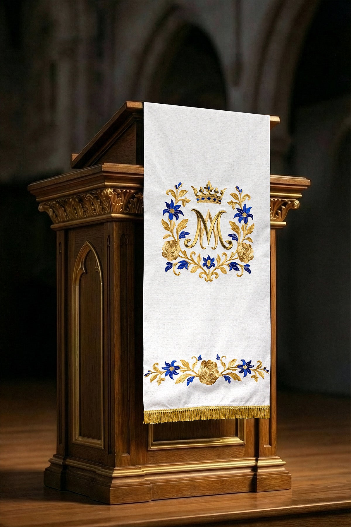 Mantel para ambón con bordado mariano en color ecru