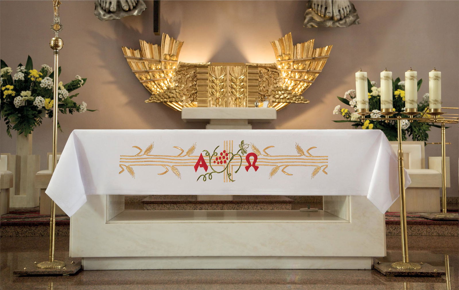 Mantel de altar con bordado frontal rojo y dorado Alfa y Omega KOH/014 150*300 BIAŁY - CASULLAS.ES