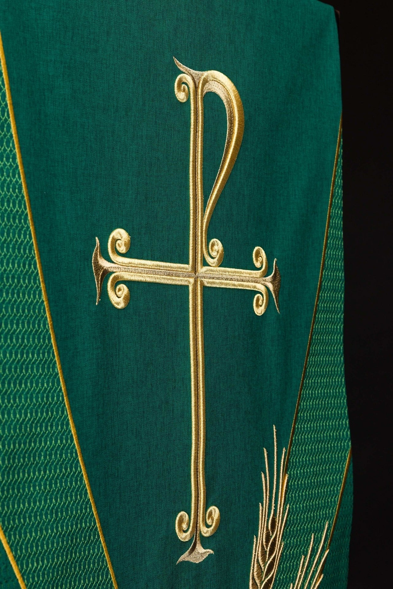 Mantel para ambón con bordado PAX en color verde LE/8050/01 55*250 - CASULLAS.ES