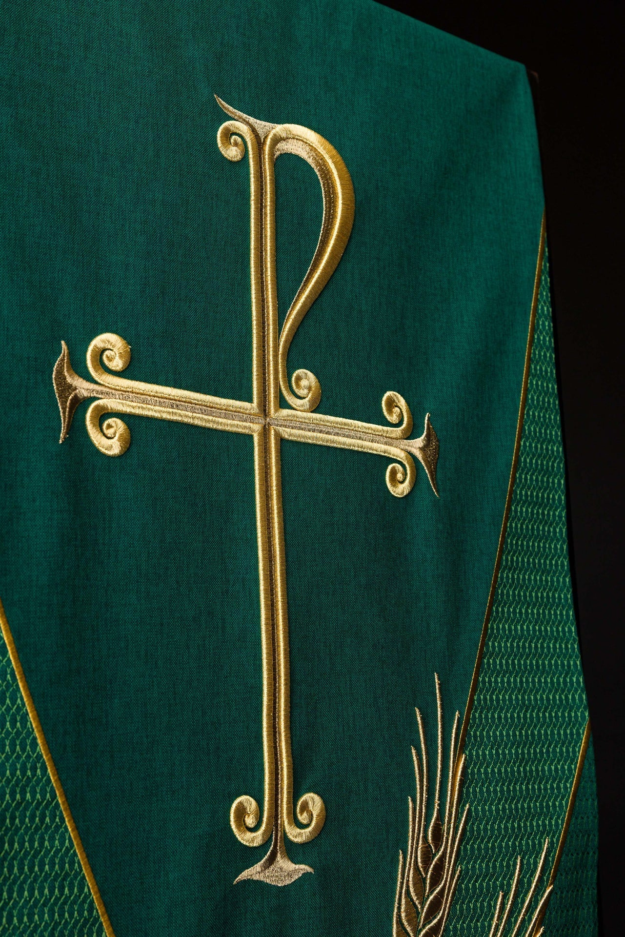 Mantel para ambón con bordado PAX en color verde LE/8050/01 55*250 - CASULLAS.ES