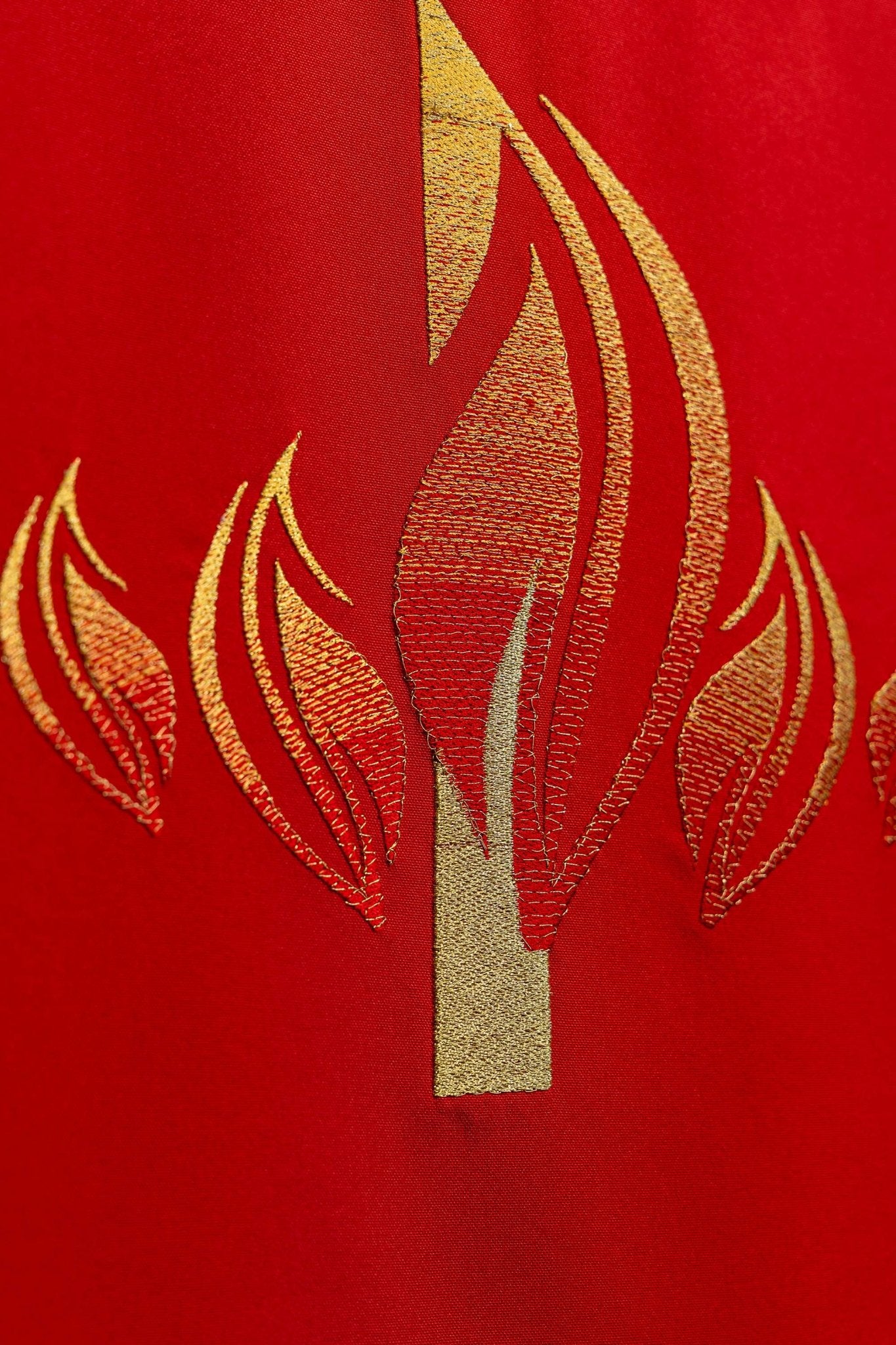 Rojo cubre ambon con bordado Cruz y Fuego KMO/216/02/01 CZERWONY 55*250 - CASULLAS.ES