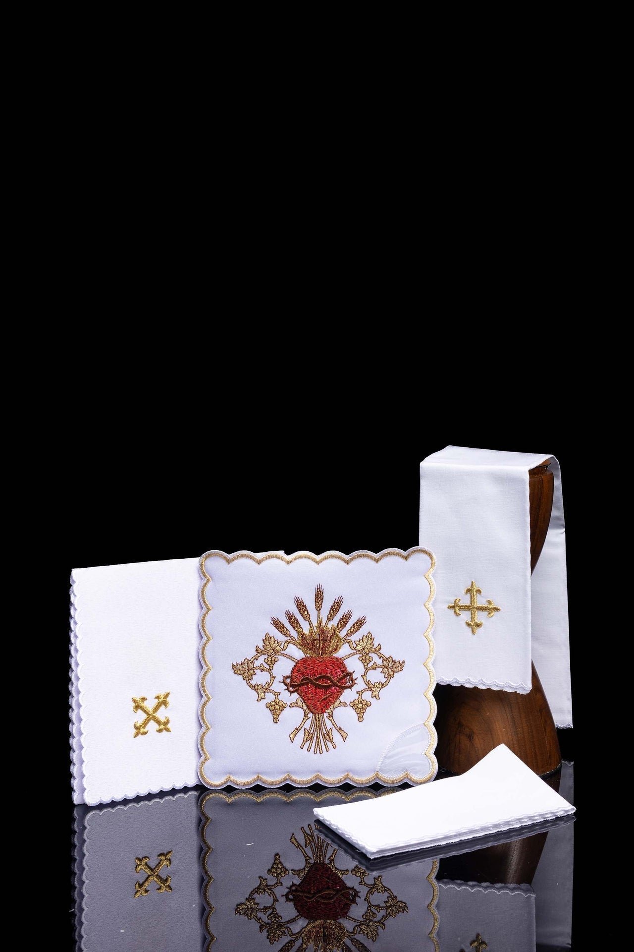 Servicio de altar bordado el corazón de jesús KK/167 - CASULLAS.ES