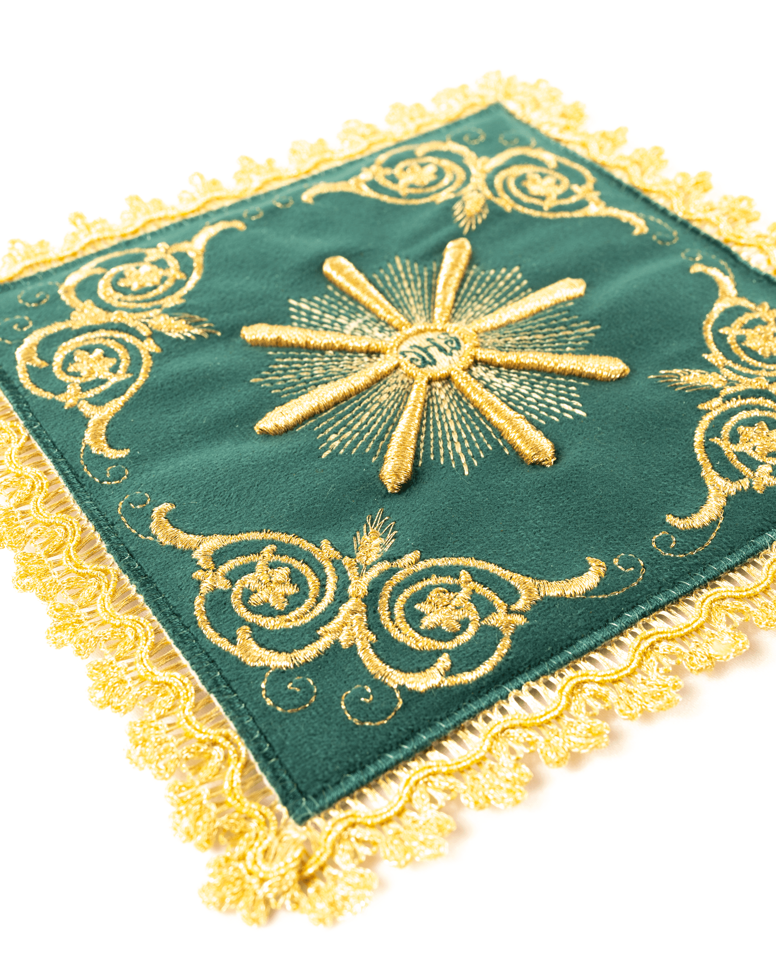 Servicio de altar bordado en terciopelo verde KDT/5034/01/W - CASULLAS.ES