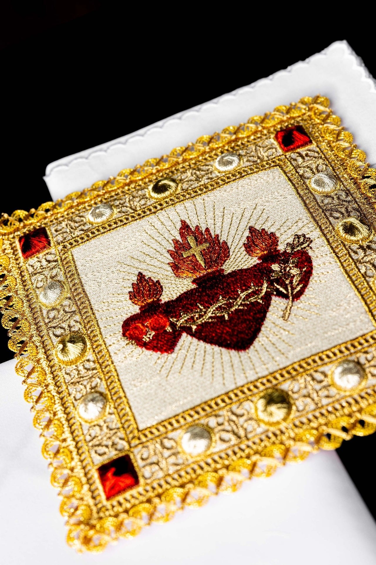 Servicio de altar con bordado de los tres corazones S-5577 - CASULLAS.ES