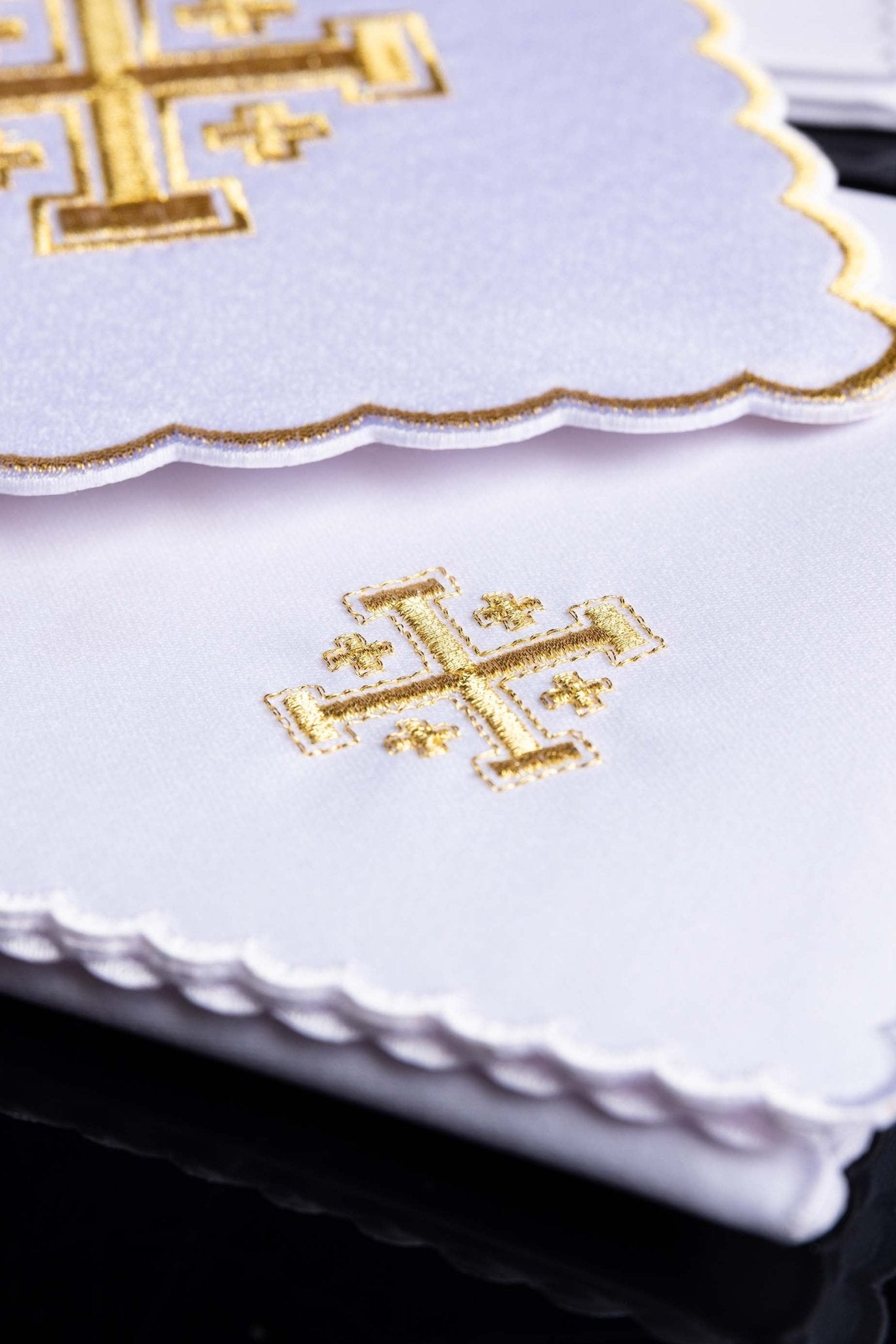 Servicio de altar con Cruz de Jerusalén bordada KK/030/04 - CASULLAS.ES
