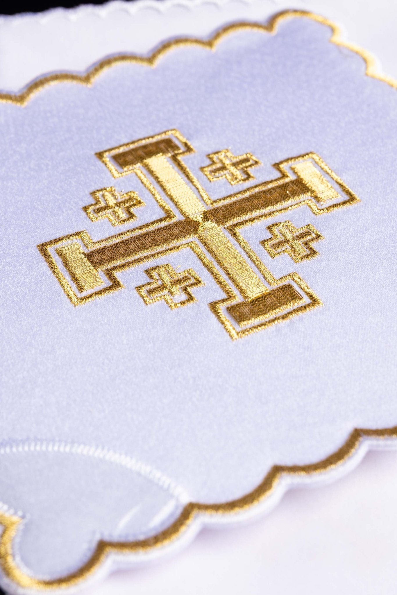 Servicio de altar con Cruz de Jerusalén bordada KK/030/04 - CASULLAS.ES