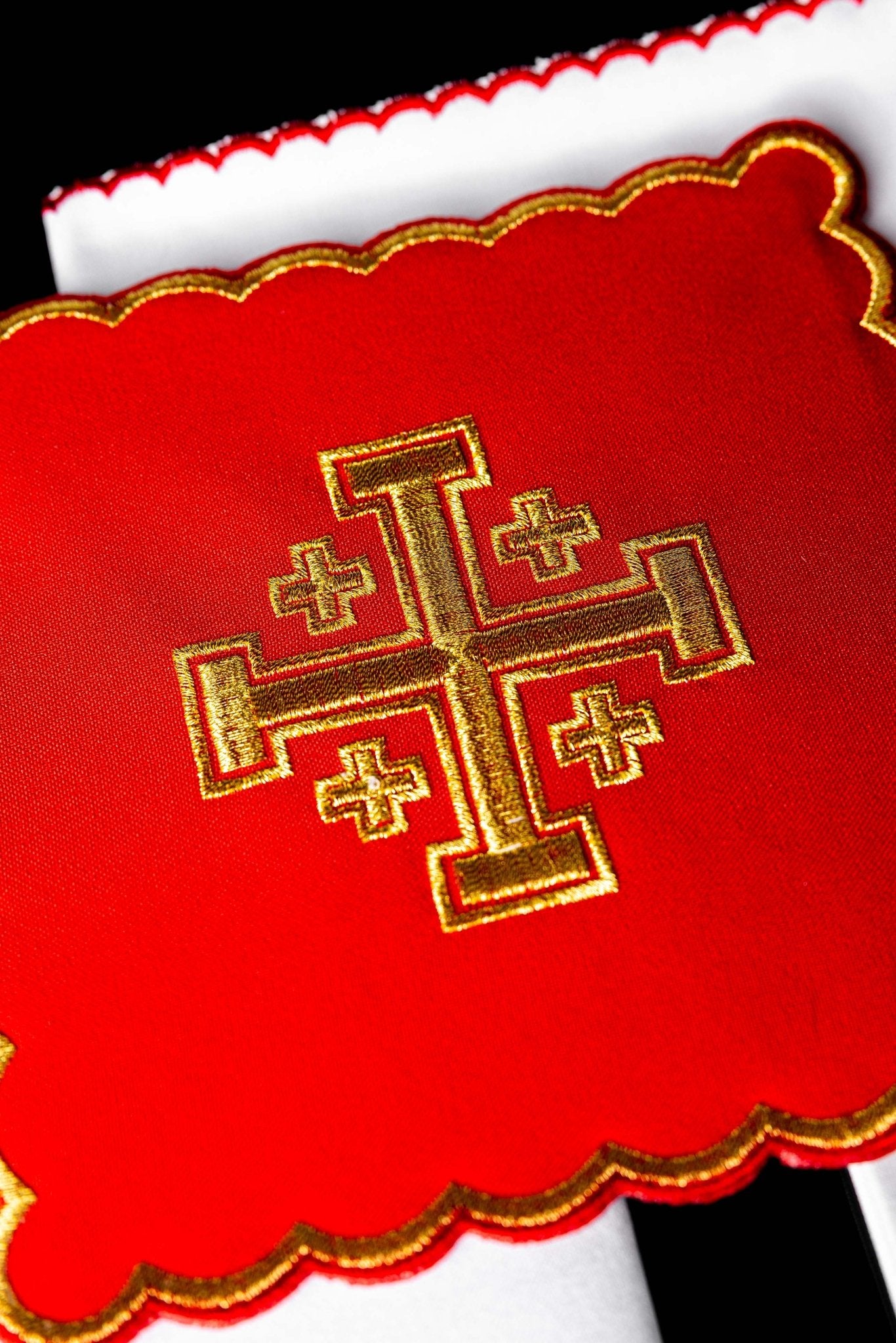 Servicio de altar Cruz de Jerusalén bordada Rojo KK/030/02 - CASULLAS.ES