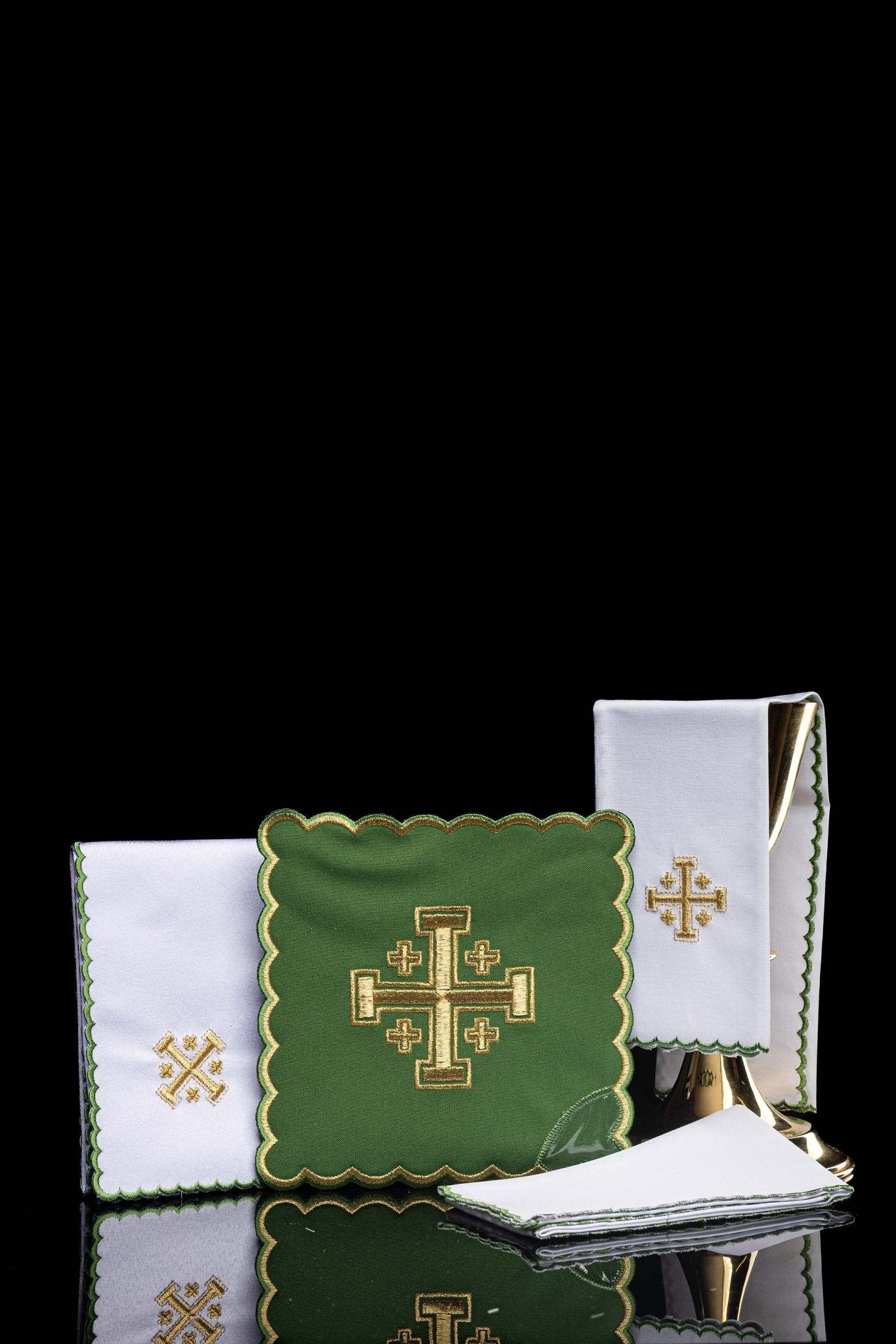 Servicio de altar Cruz de Jerusalén bordada verde KK/030/01 - CASULLAS.ES