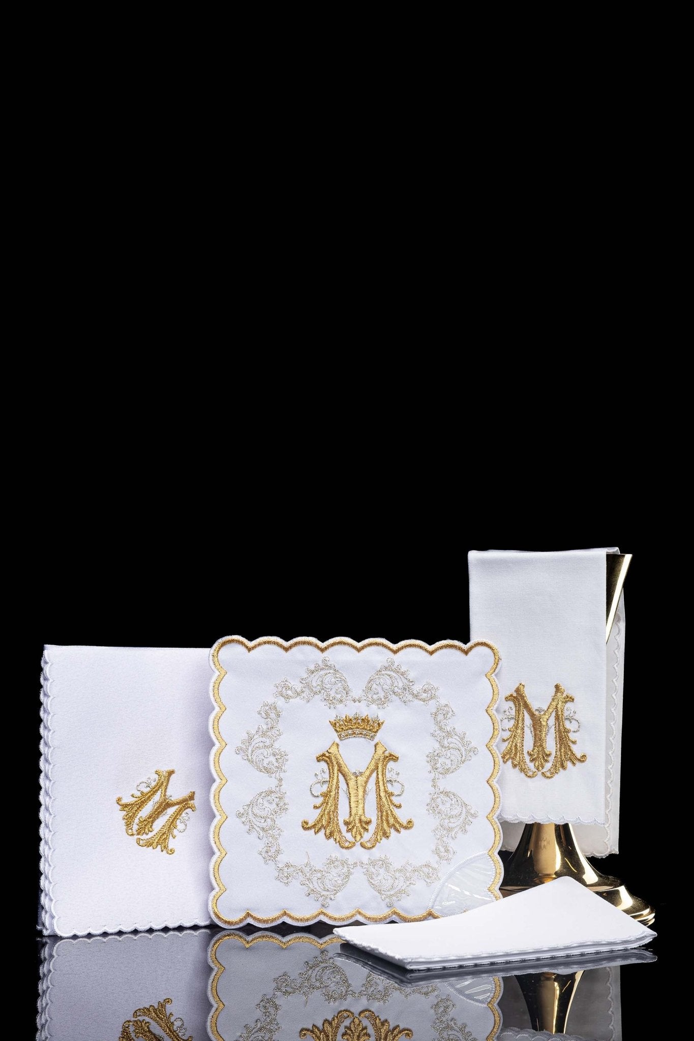 Servicio de altar dorado con bordado mariano KK/160 - CASULLAS.ES