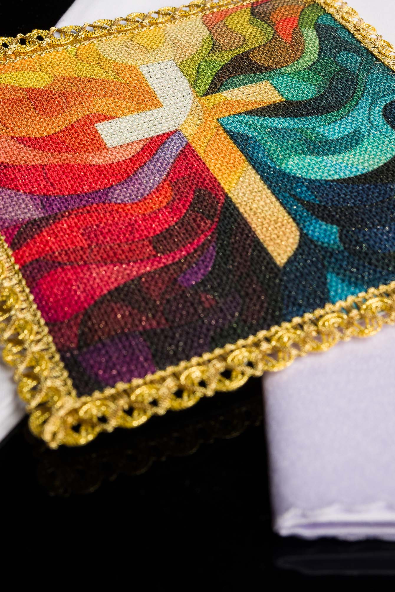 Servicio de altar estampado en color con motivo de cruz KOD/5005/99 - CASULLAS.ES