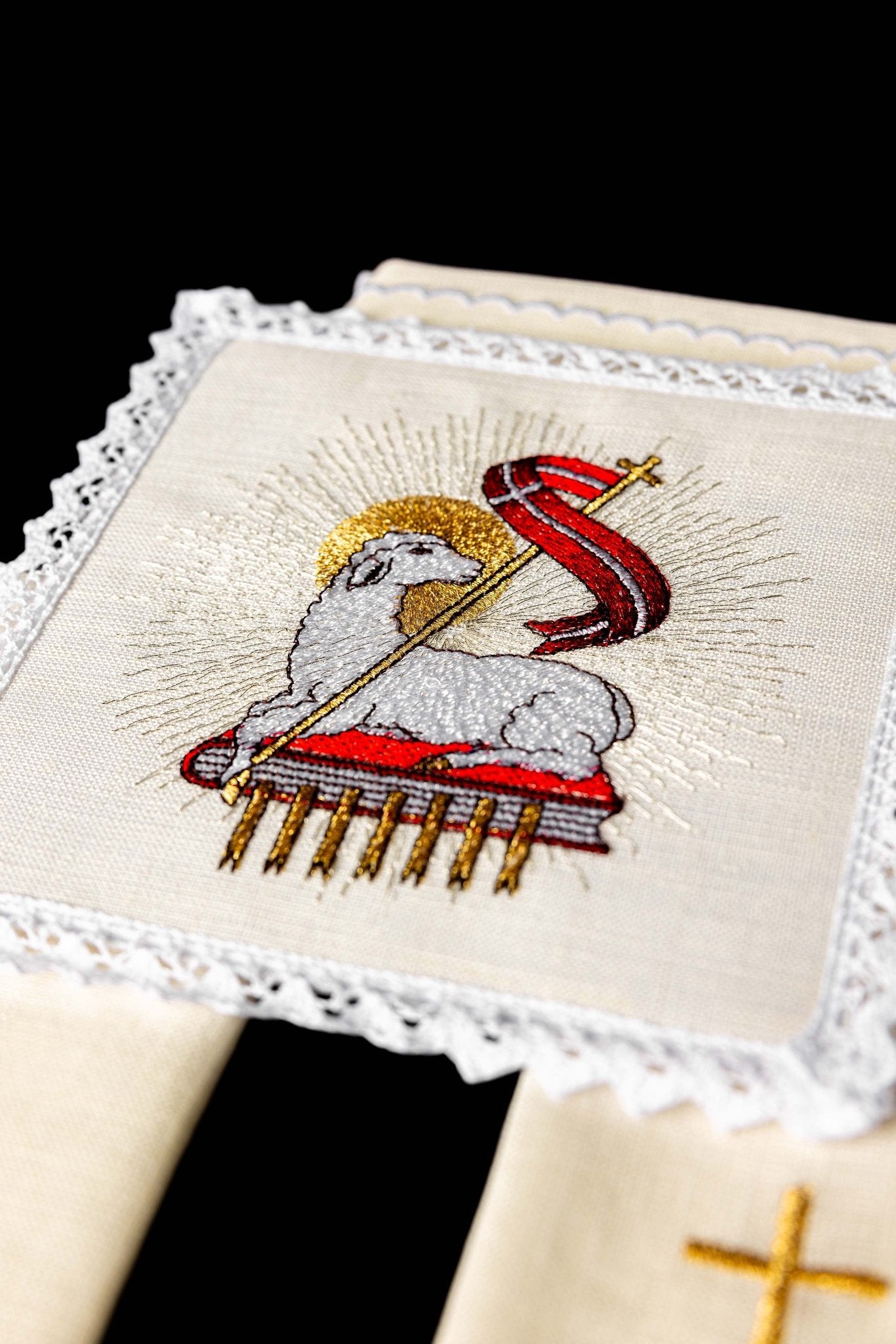 Servicio de altar lino con bordado Cordero KKL/100 - CASULLAS.ES