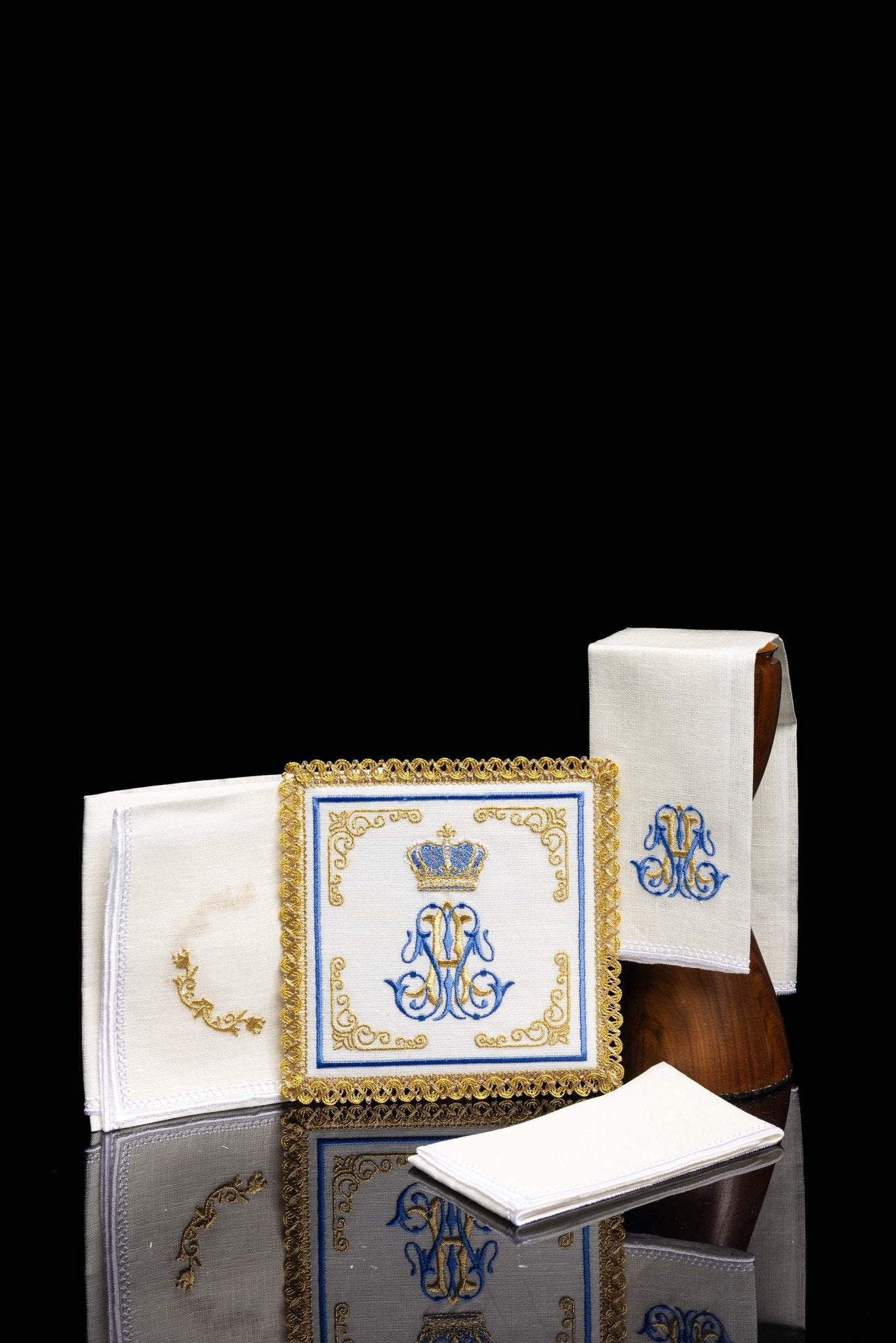 Servicio de altar lino con motivo mariano S-5017 - CASULLAS.ES