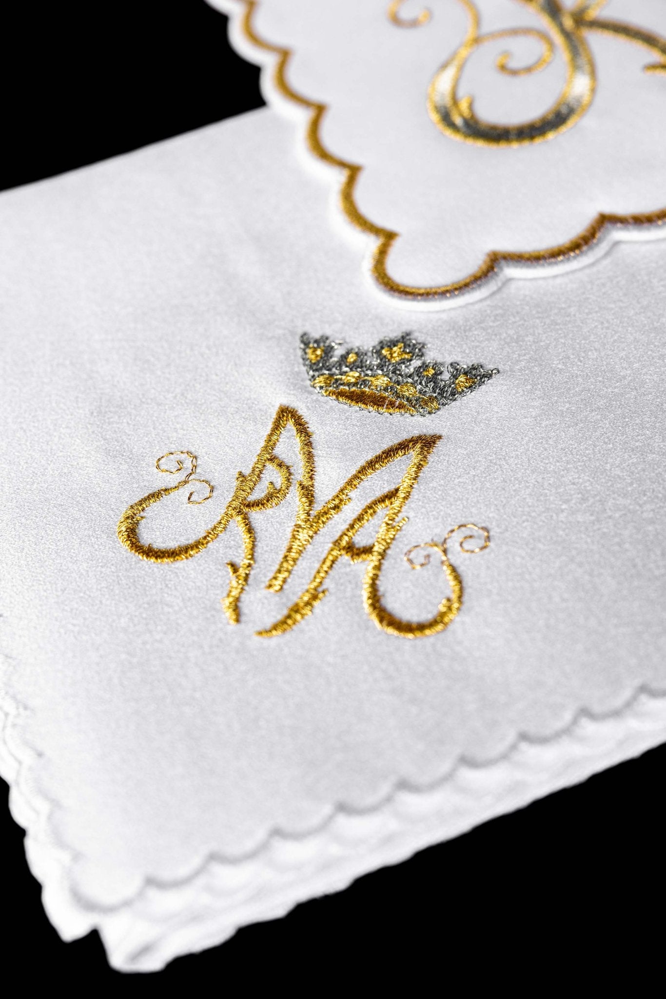 Servicio de altar Mariano con bordado dorado KK/003/C2 - CASULLAS.ES
