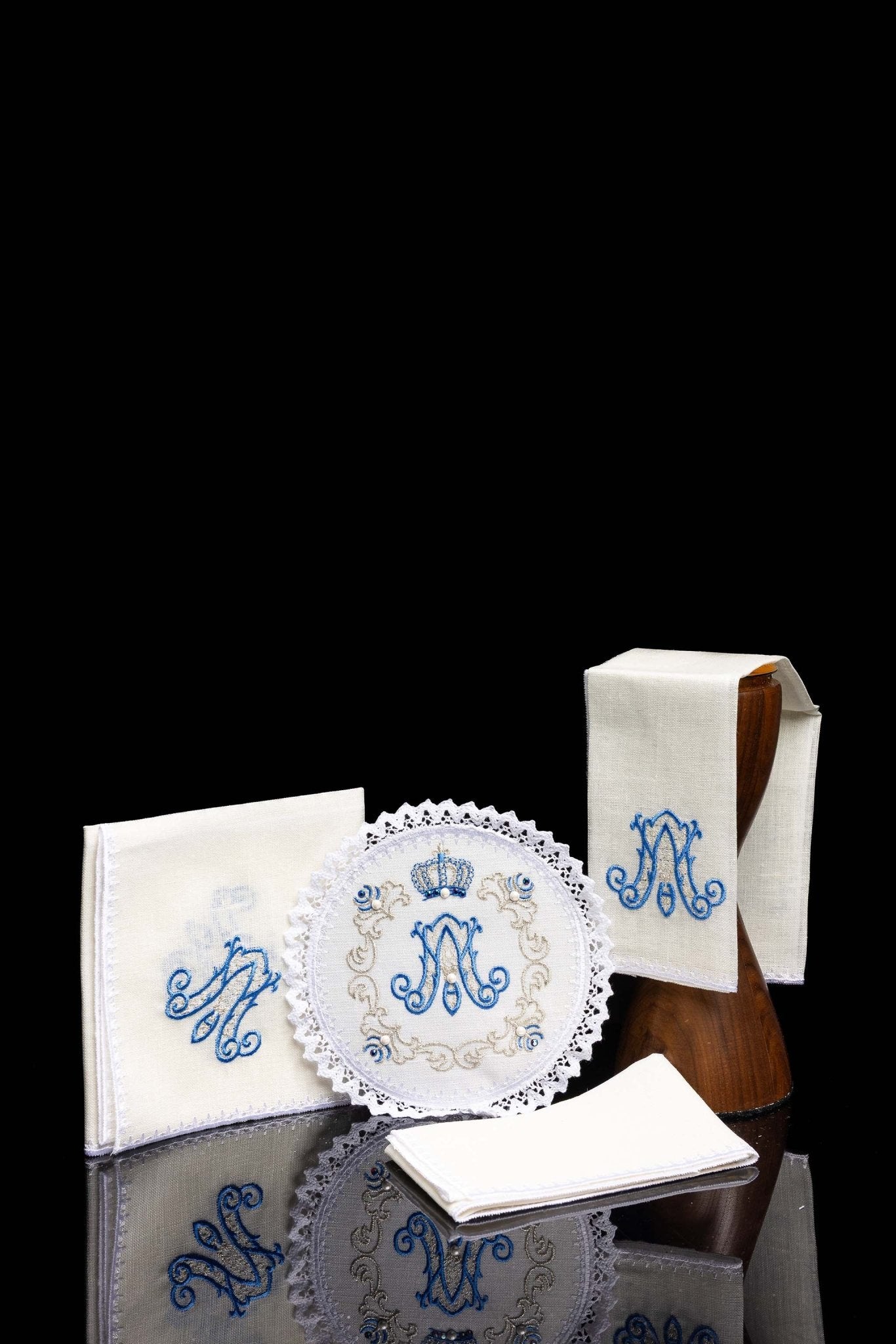 Servicio de altar símbolo Mariano LE/5001 - CASULLAS.ES