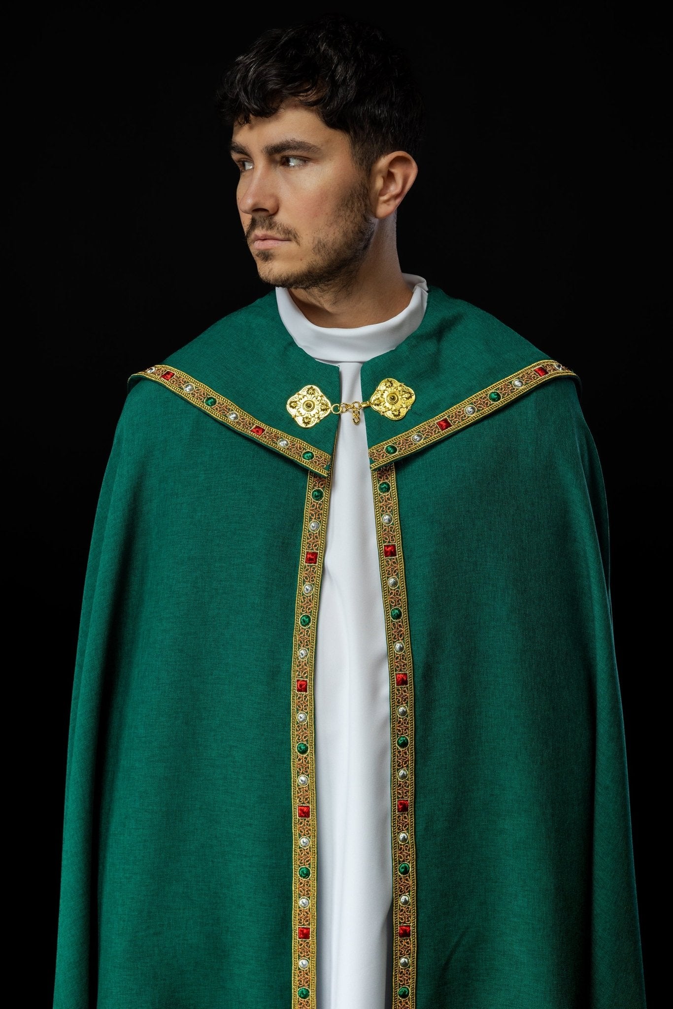 Zielona kapa liturgiczna z złotym IHS