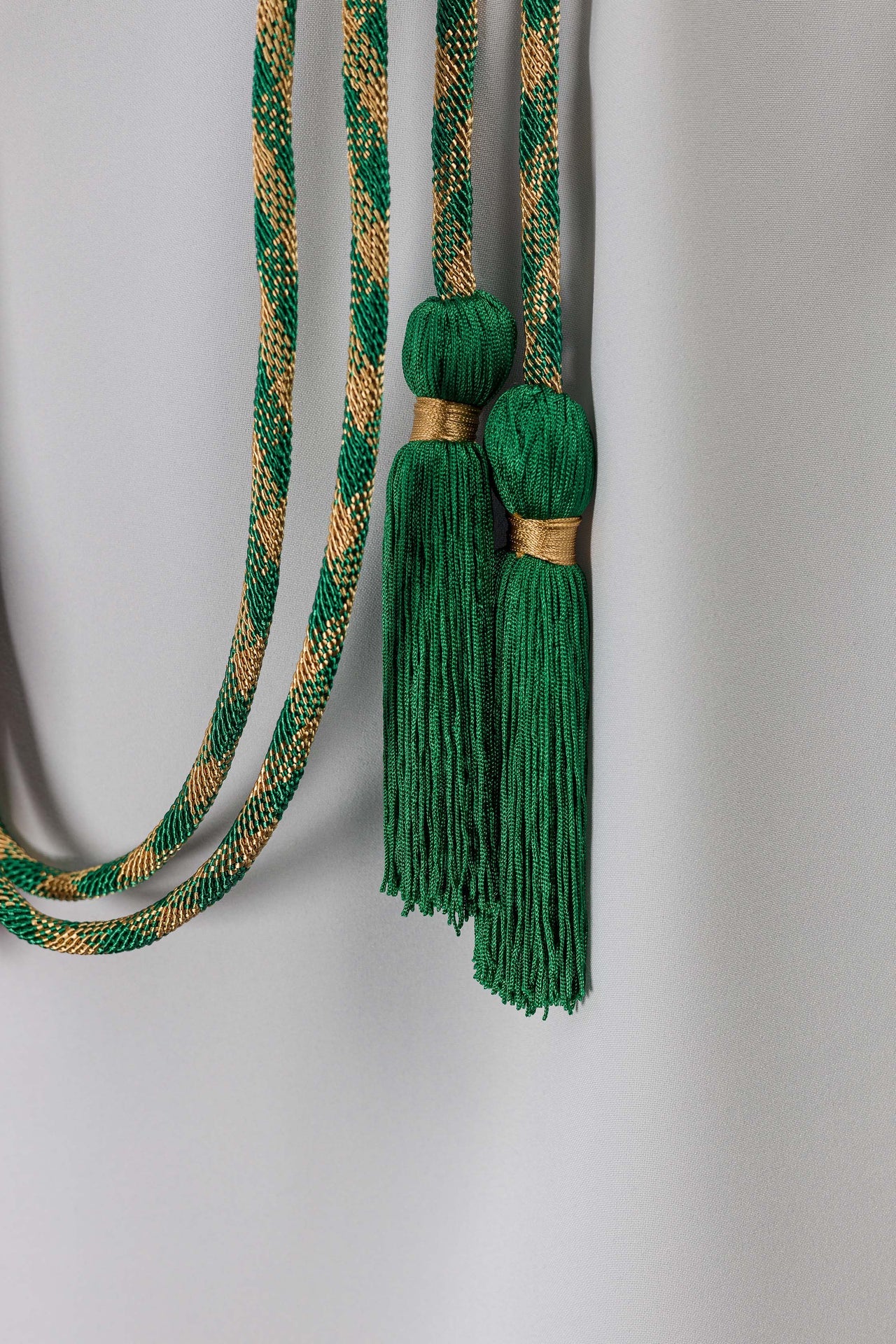 Cíngulo litúrgico verde y dorado premium