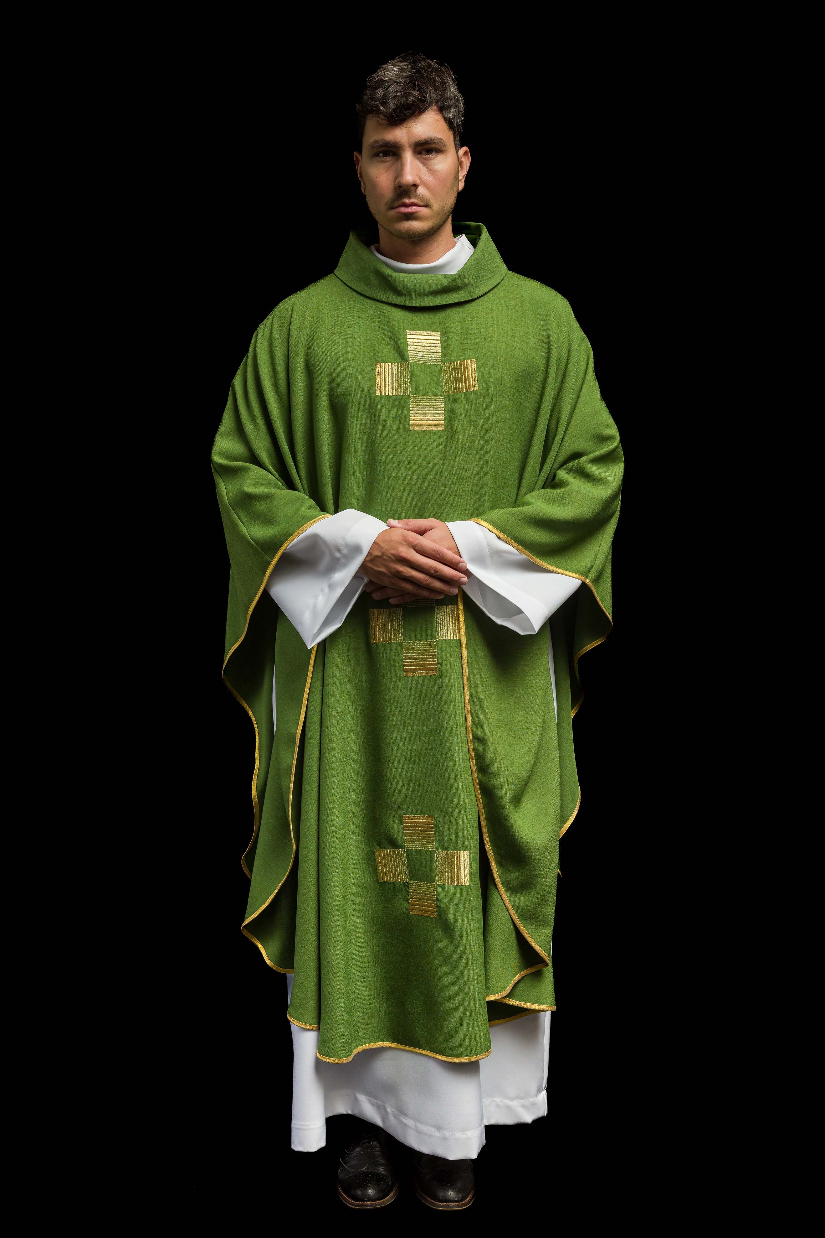 Casula verde com cruzes bordadas