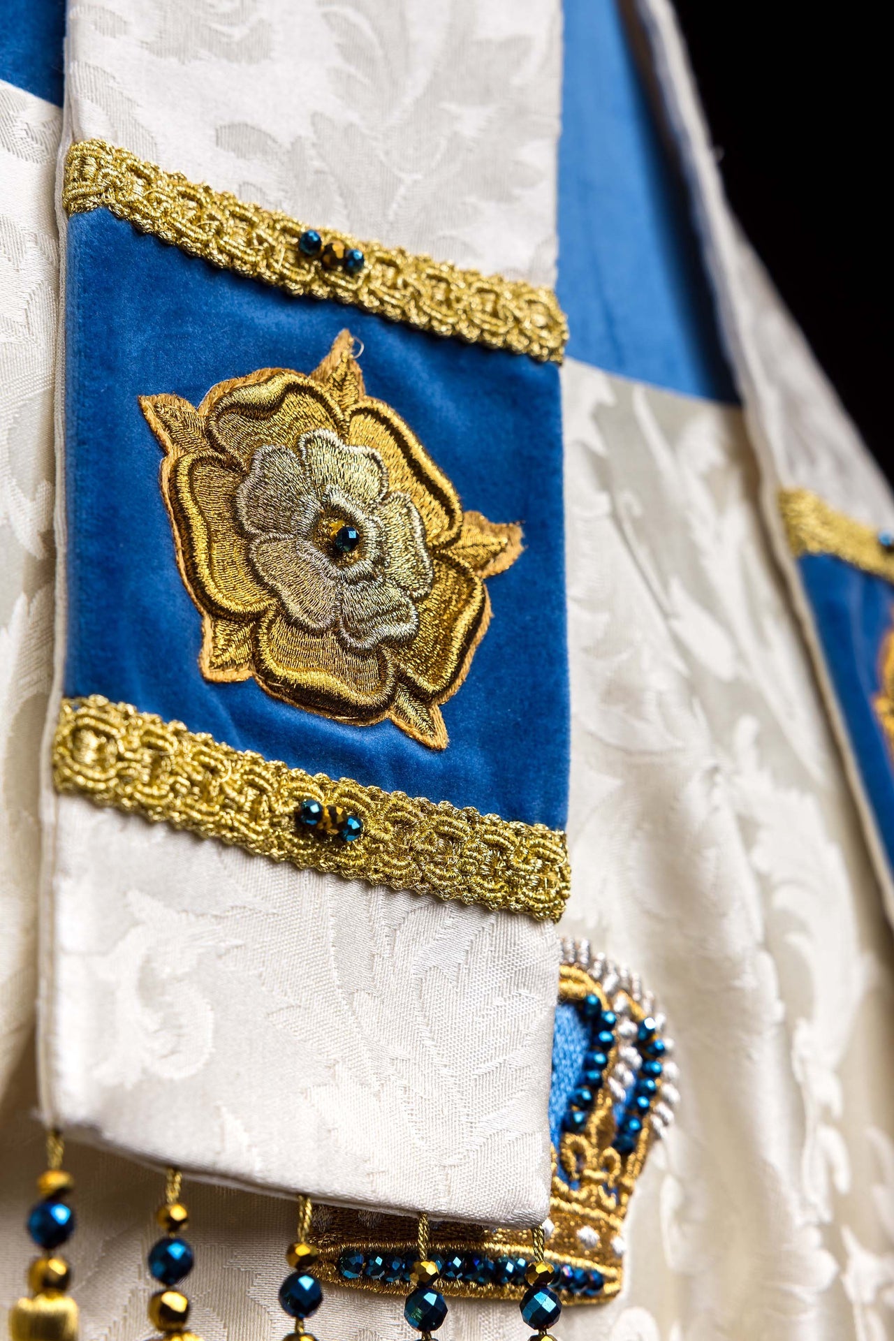 Mitra mariana hecha a mano con piedras naturales Handmade 9006