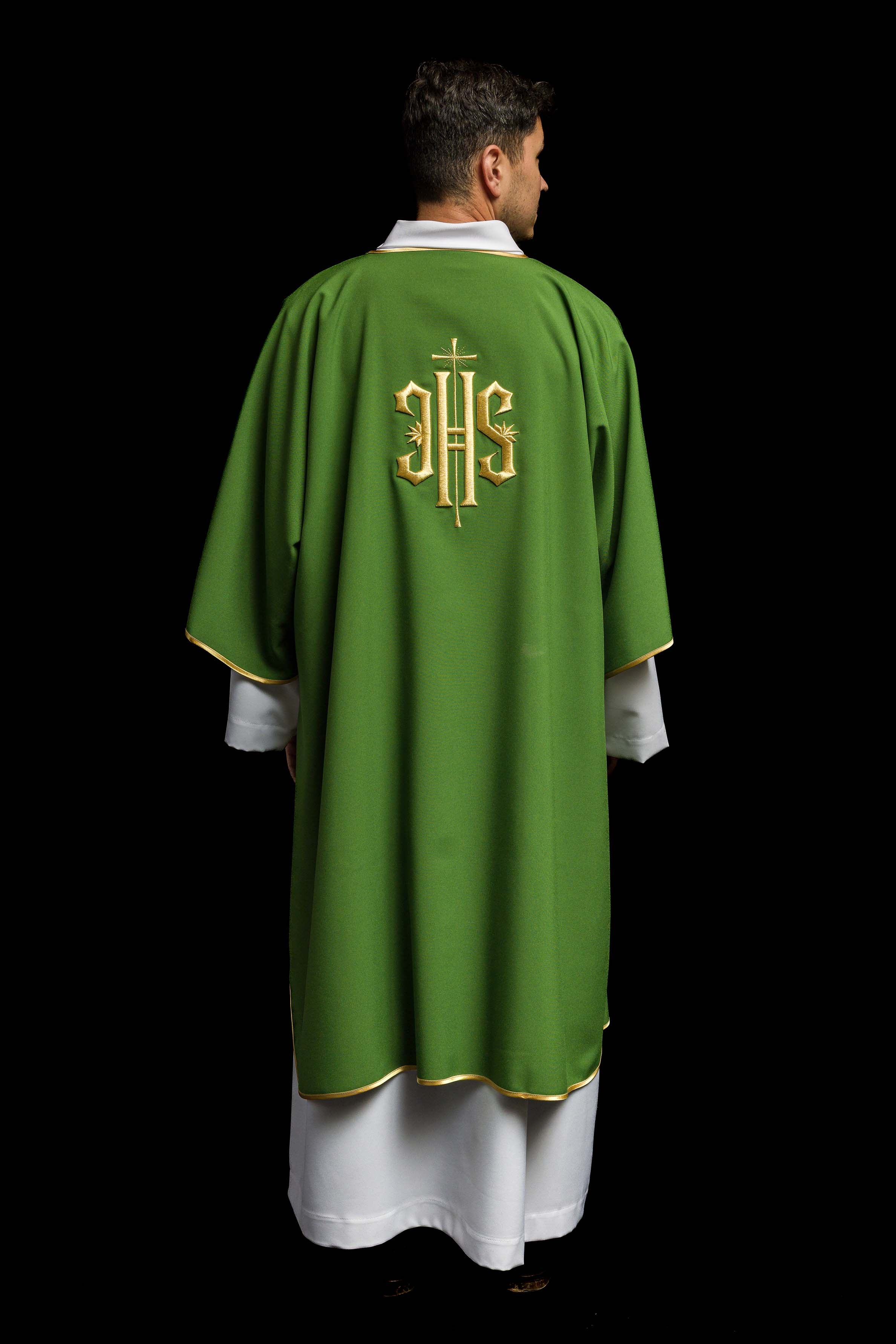 Dalmática verde com bordado IHS dourado